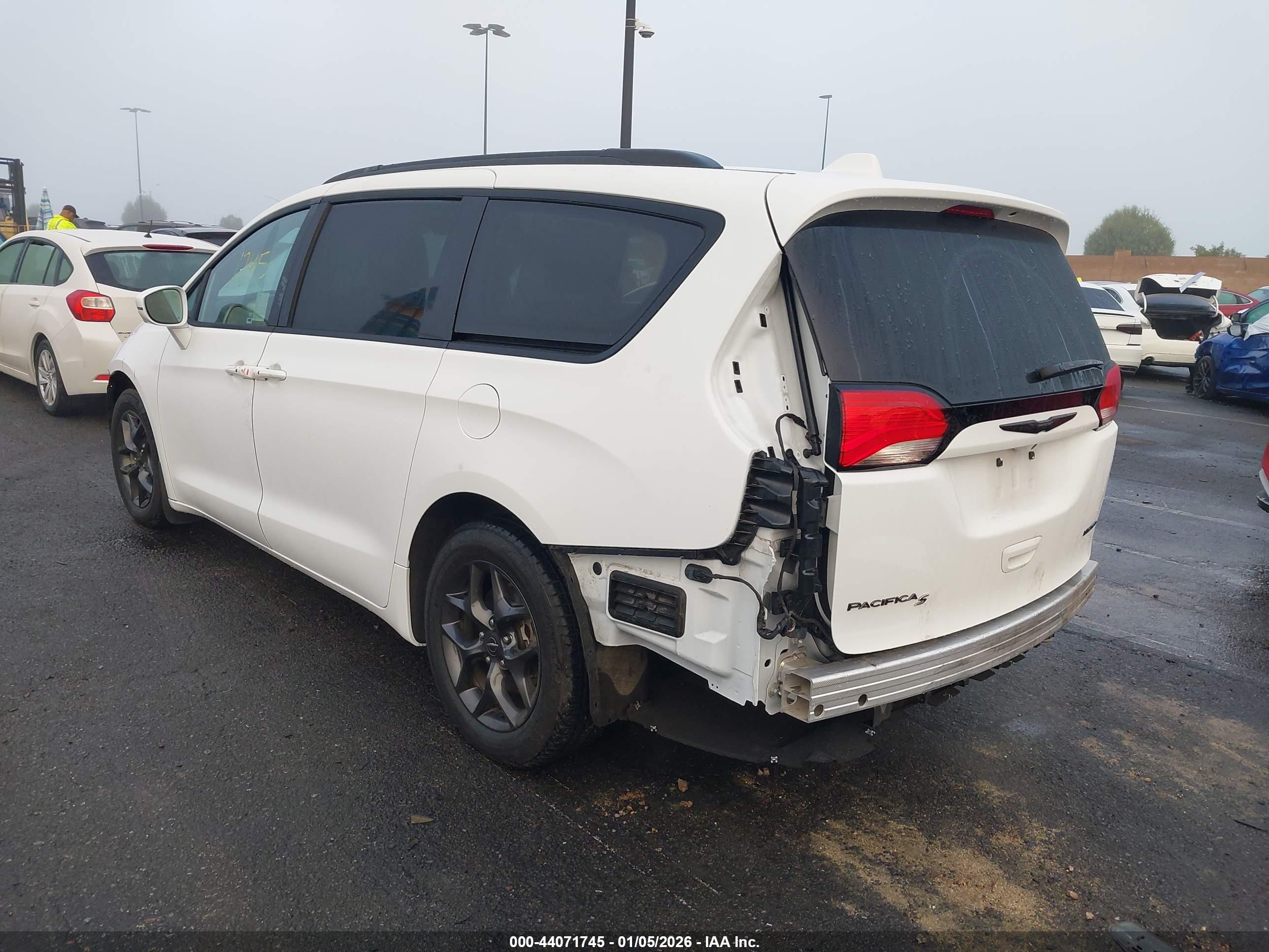 CHRYSLER PACIFICA image 3
