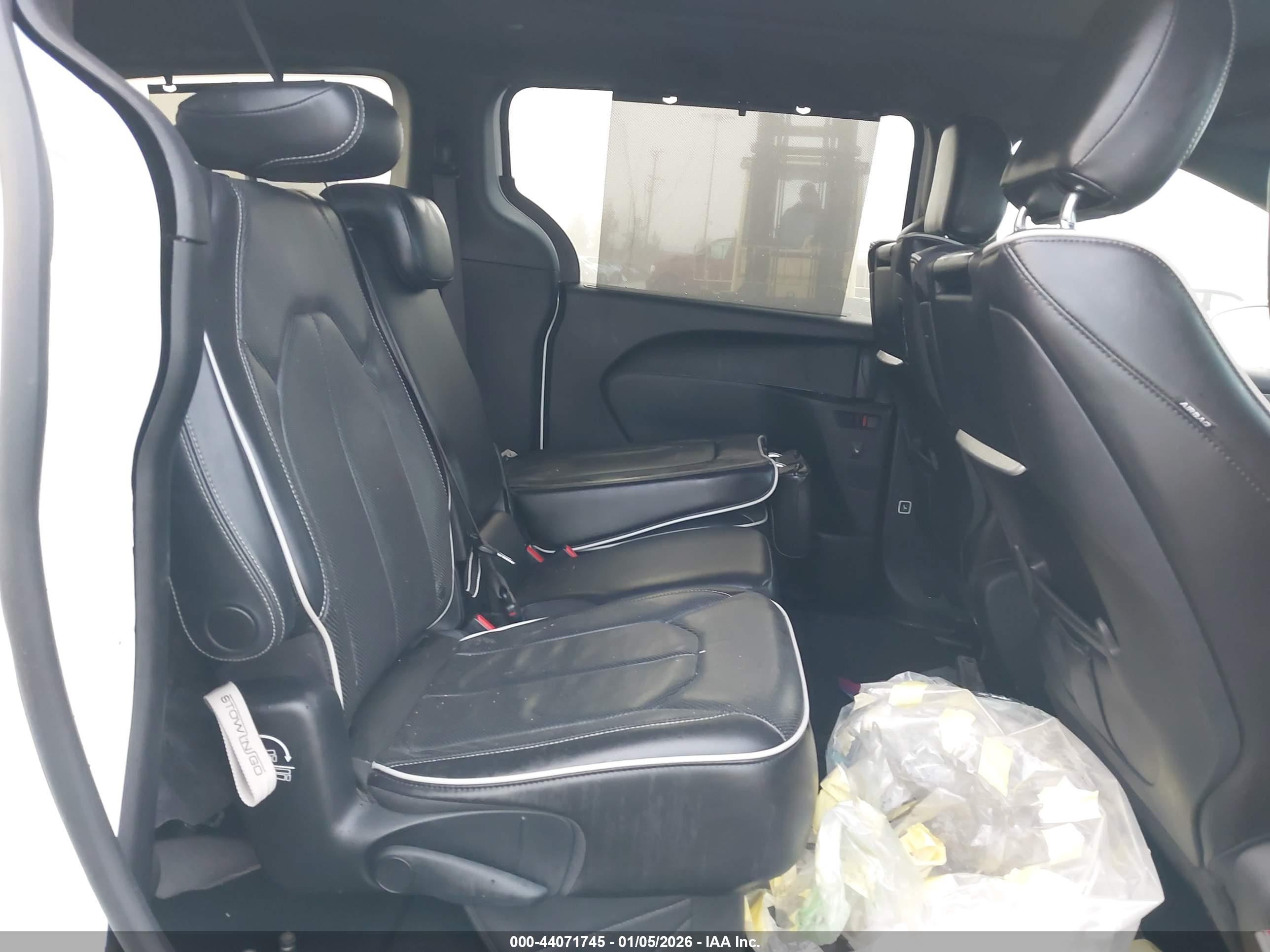 CHRYSLER PACIFICA image 8