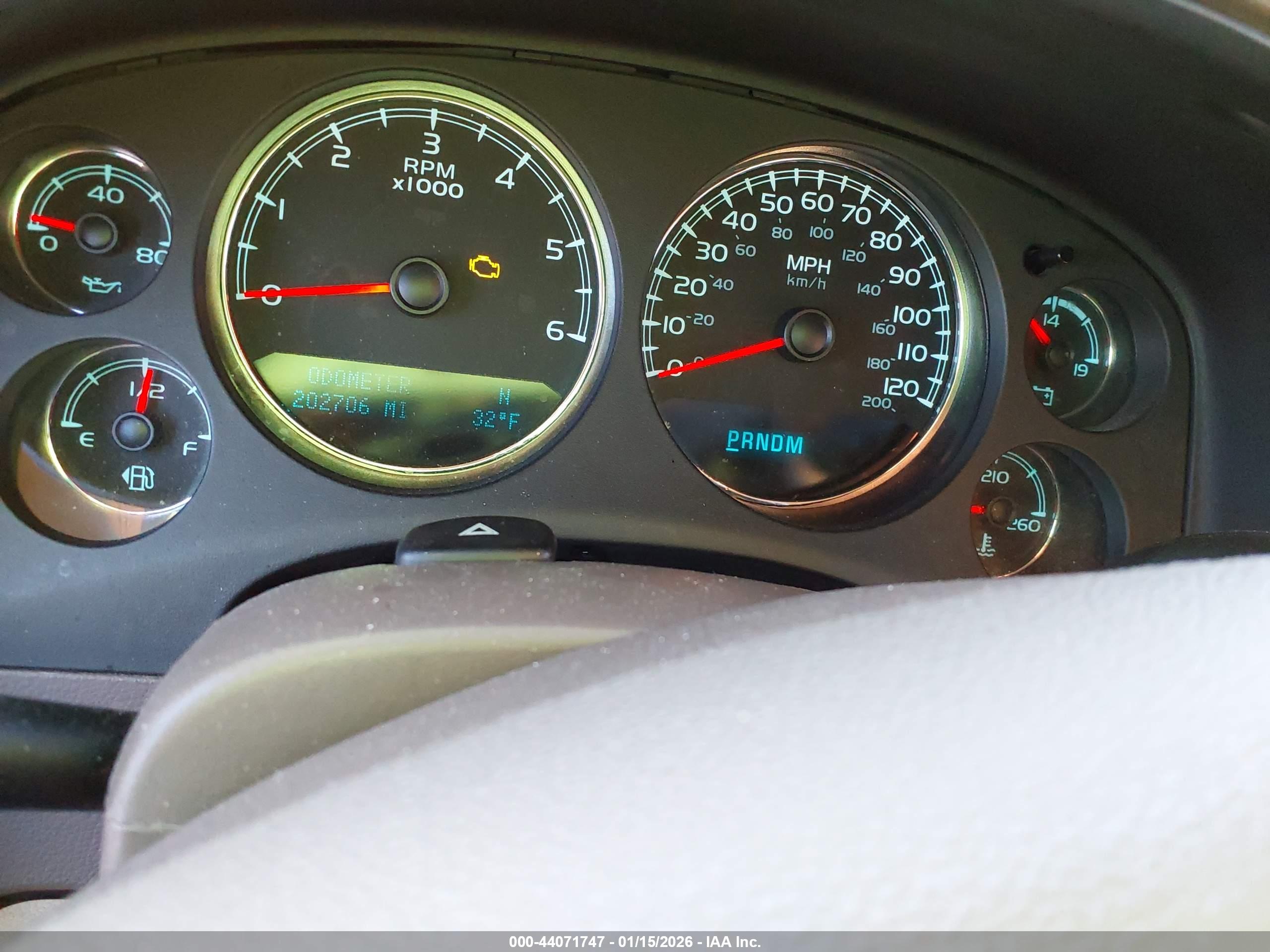 CHEVROLET SUBURBAN image 7