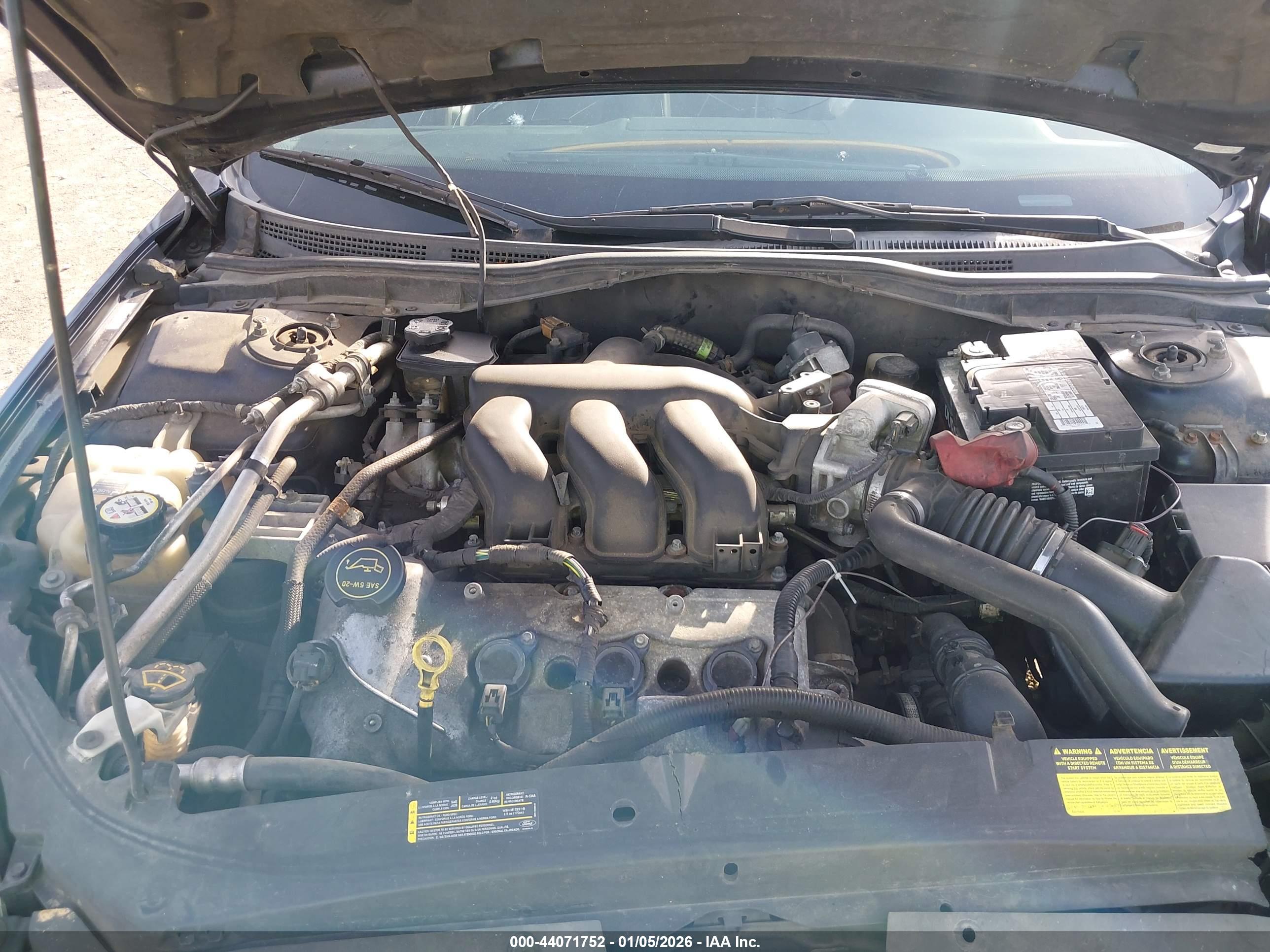 FORD FUSION image 10