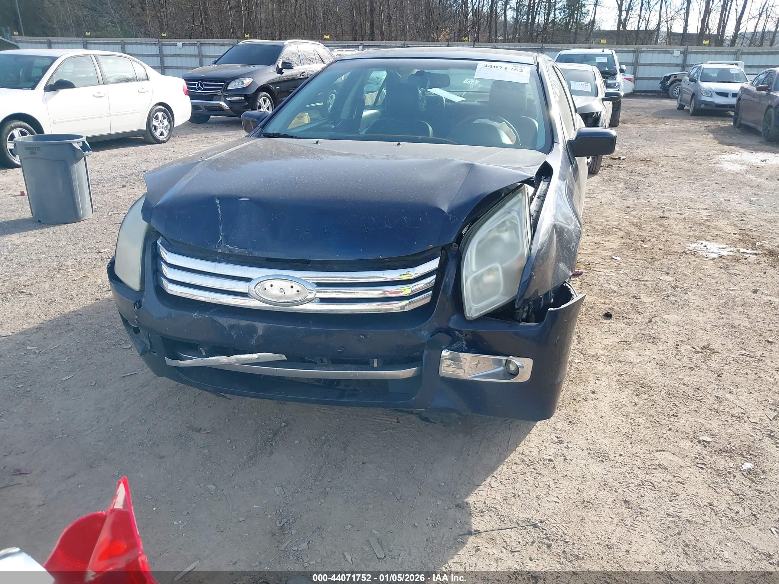 FORD FUSION image 6