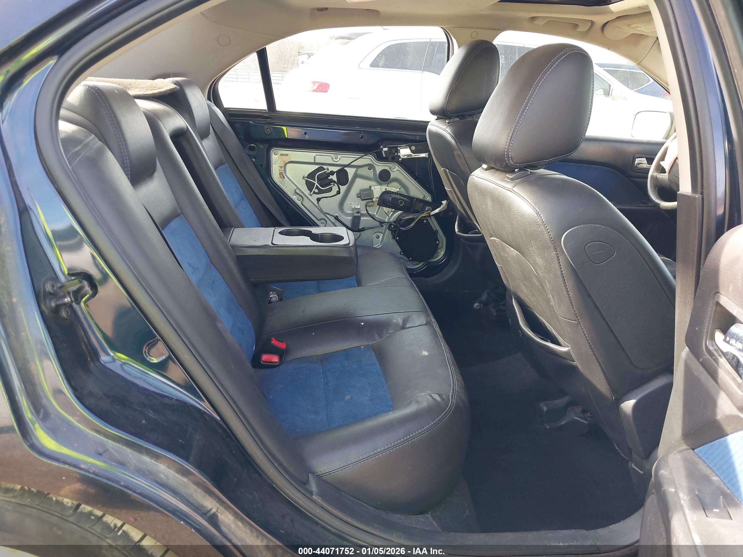 FORD FUSION image 8