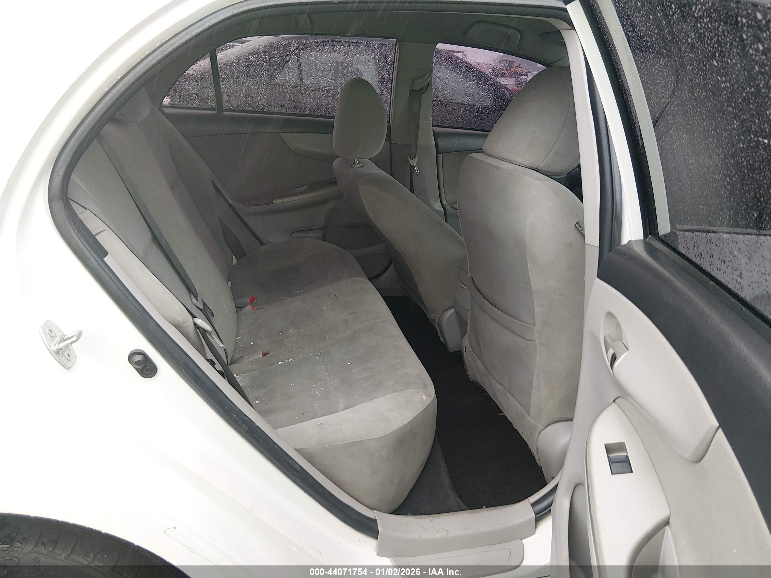 TOYOTA COROLLA image 8
