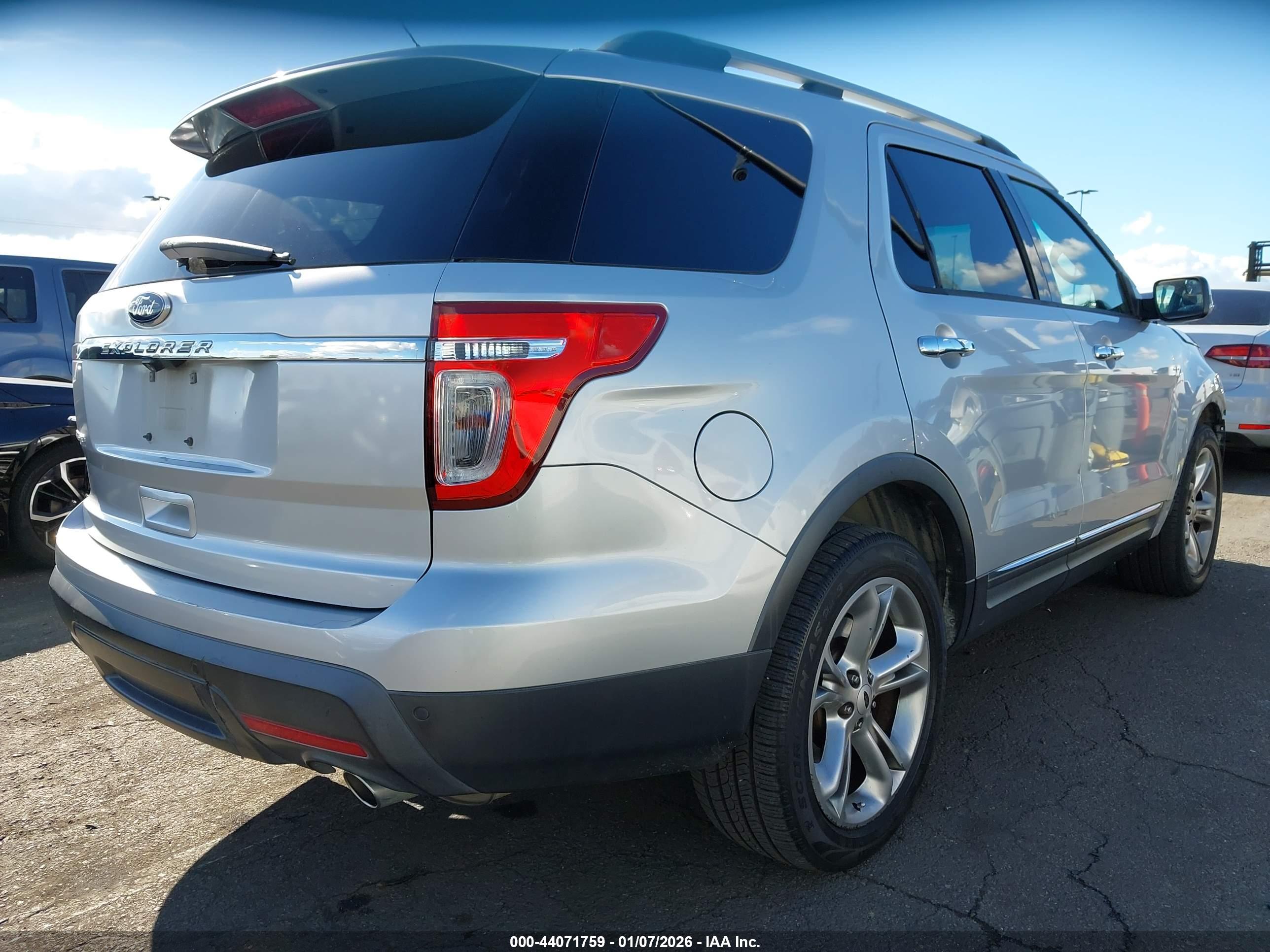 FORD EXPLORER image 4