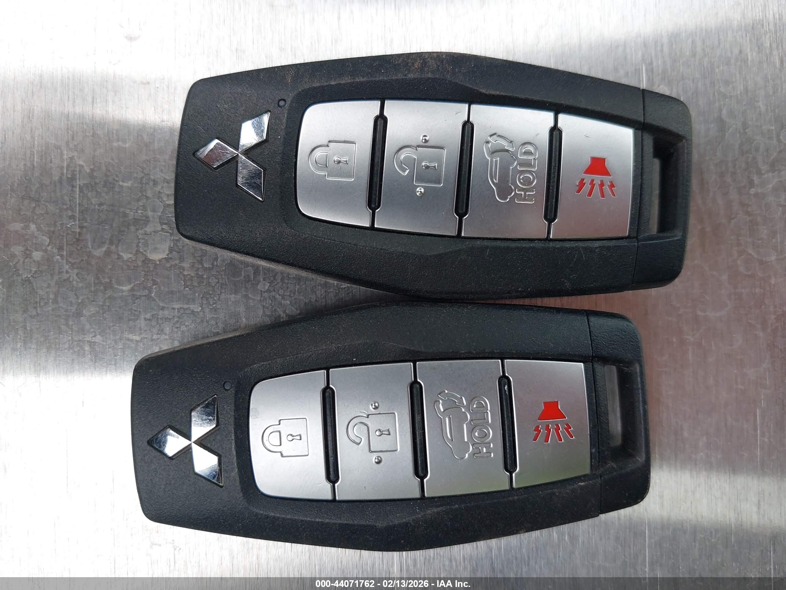 MITSUBISHI OUTLANDER image 11