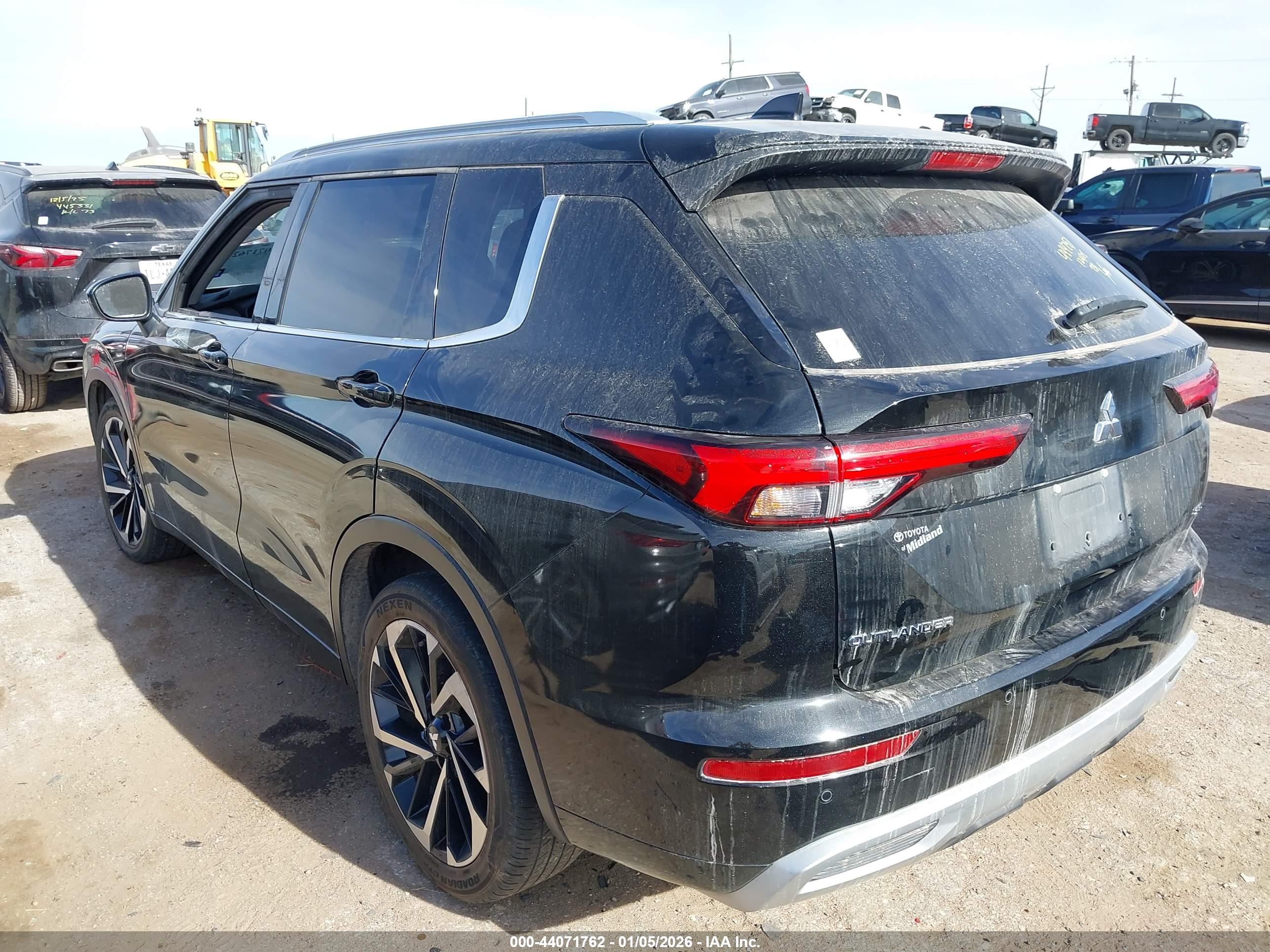 MITSUBISHI OUTLANDER image 3