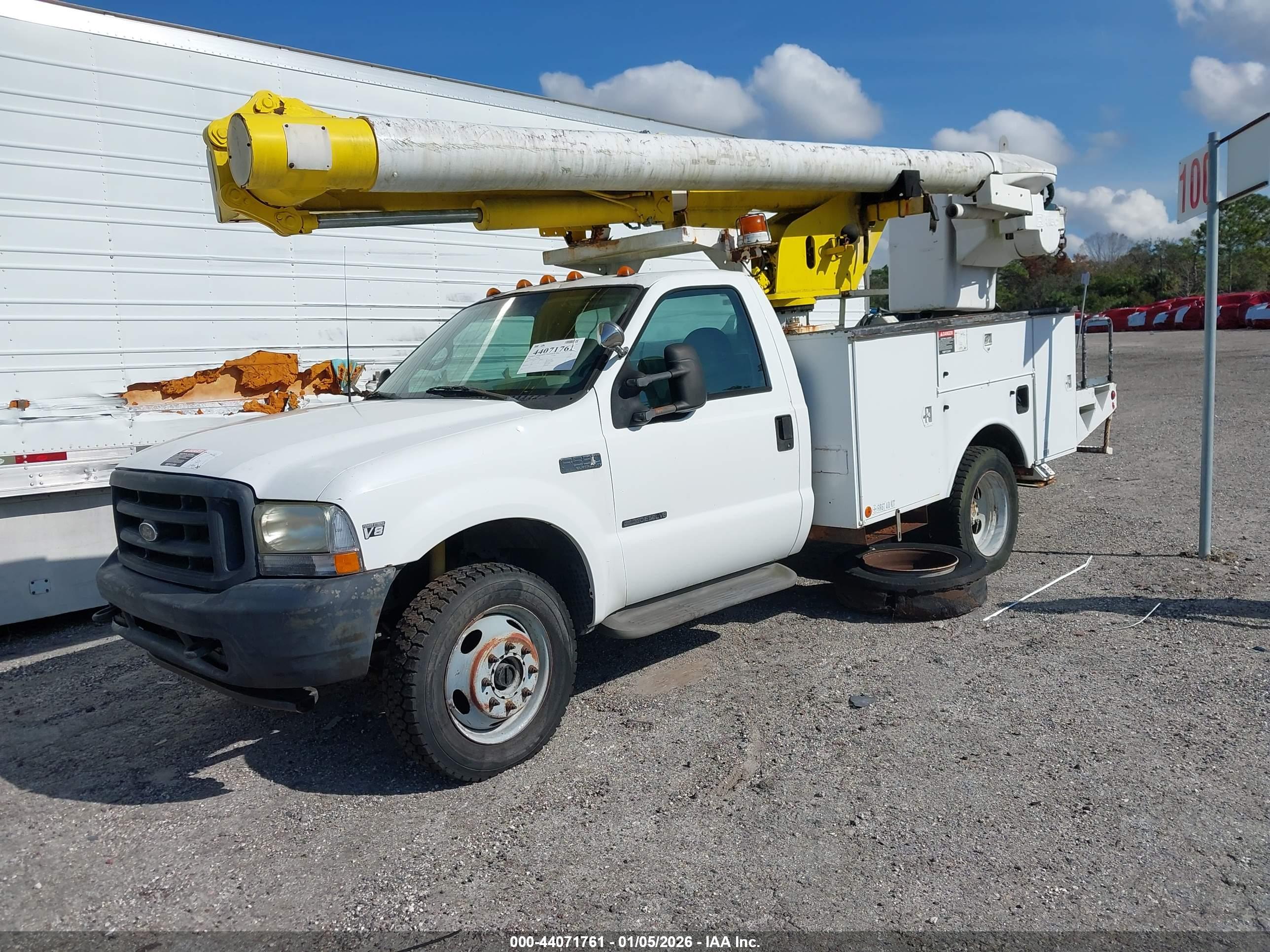 FORD F-550 image 2