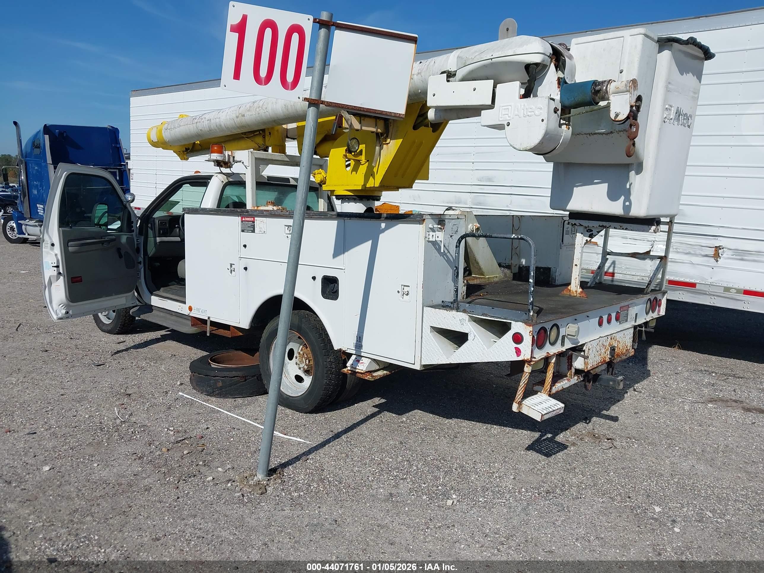 FORD F-550 image 3