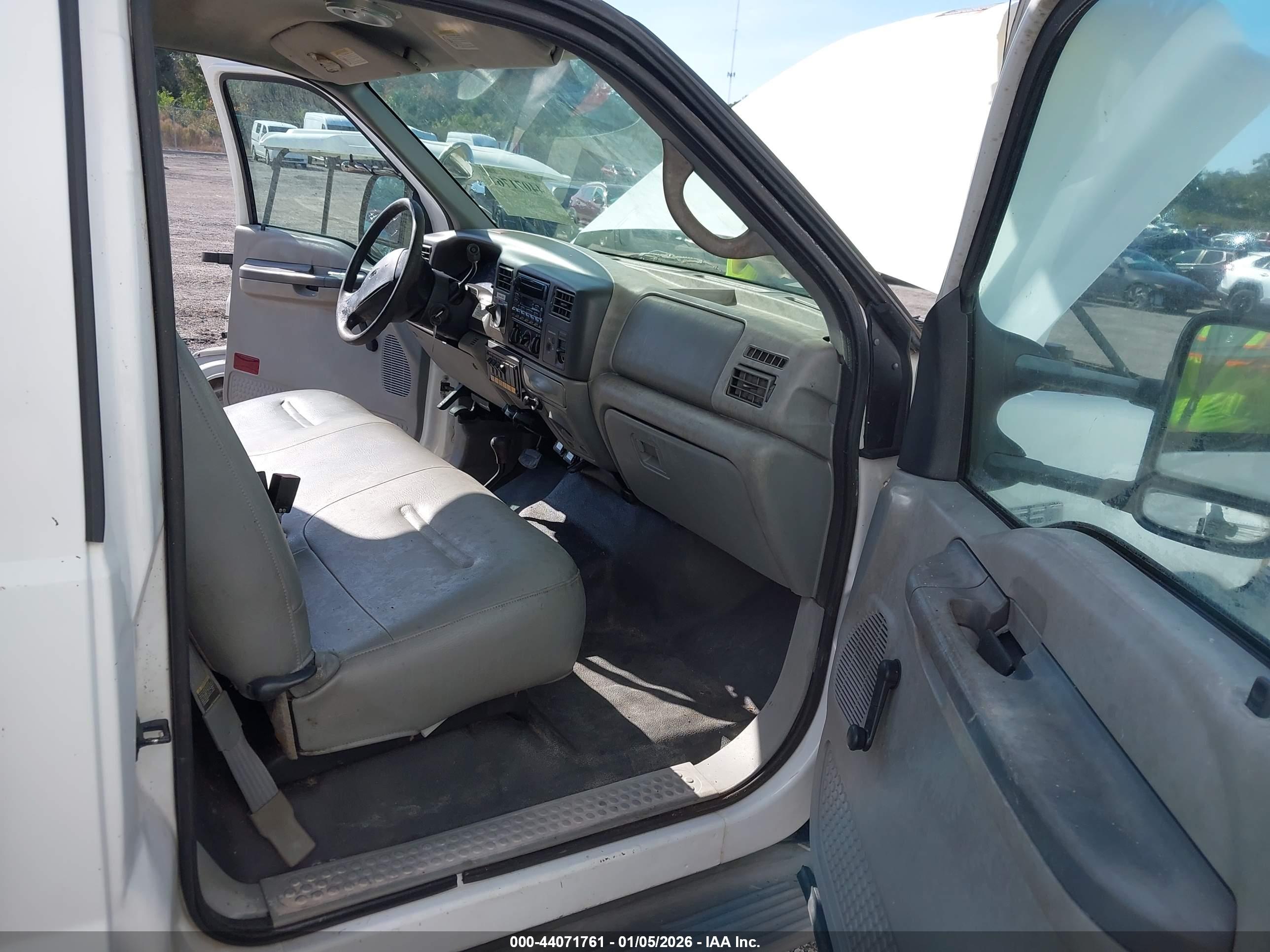 FORD F-550 image 7