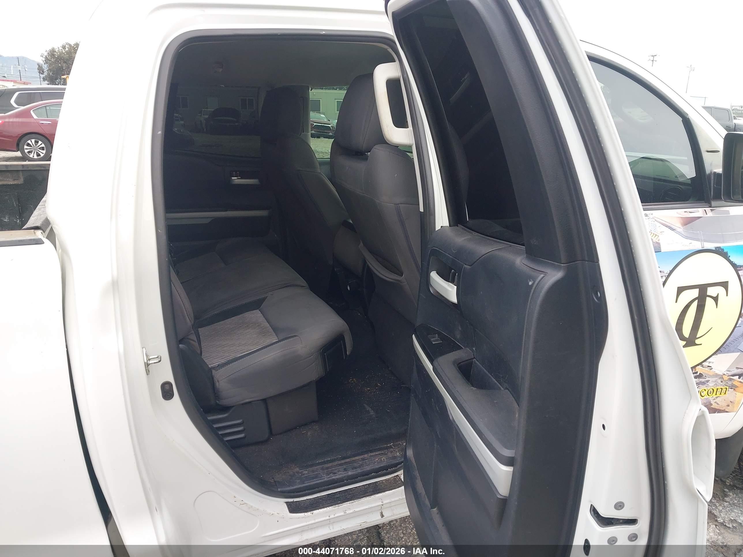 TOYOTA TUNDRA image 8