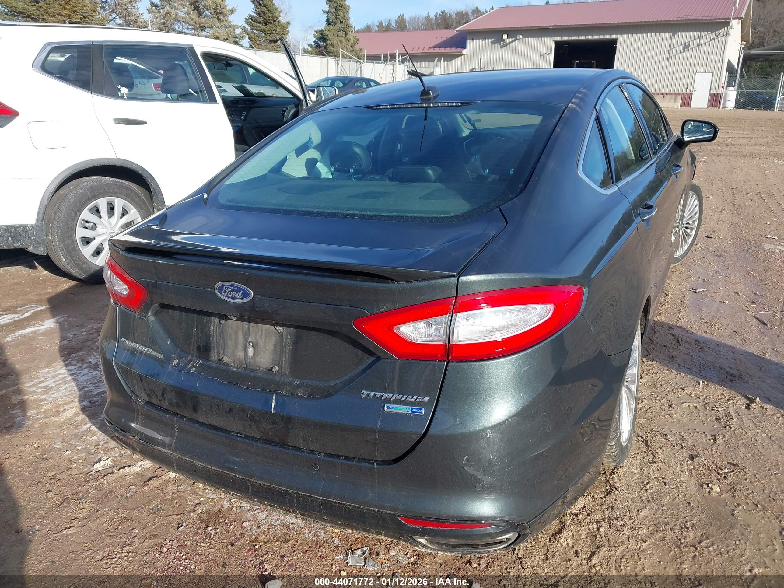 FORD FUSION image 4
