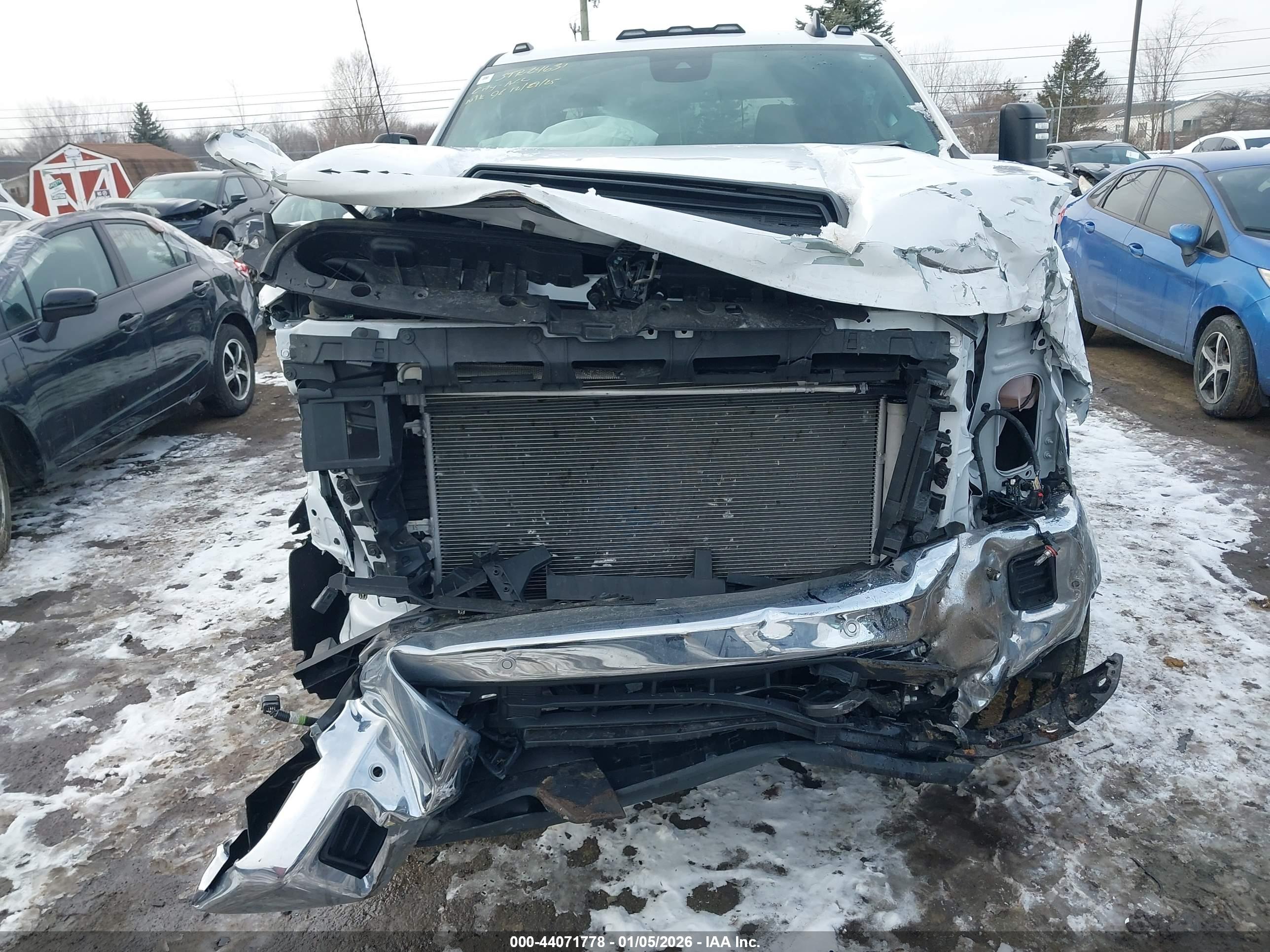 CHEVROLET SILVERADO image 6