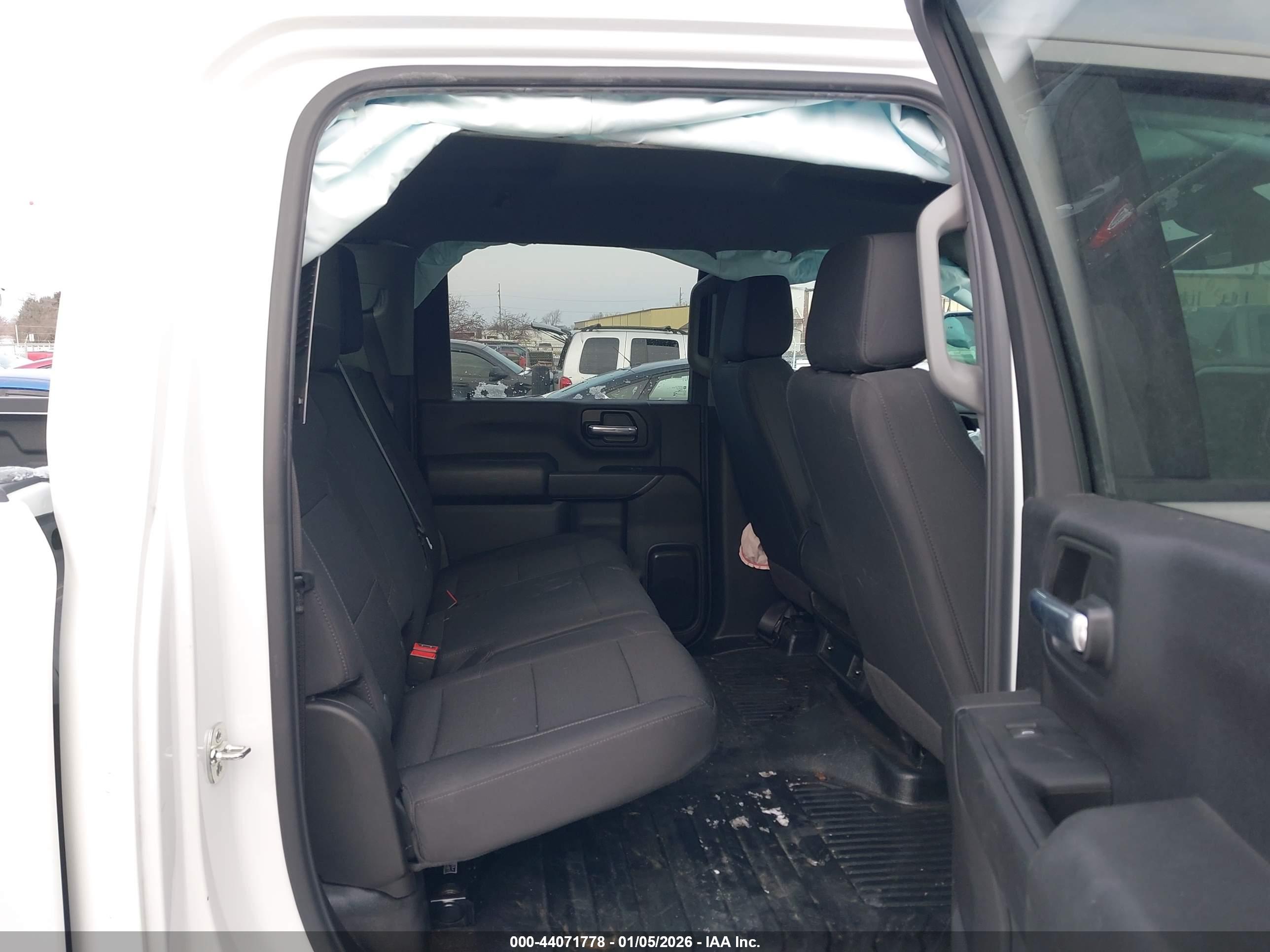 CHEVROLET SILVERADO image 8