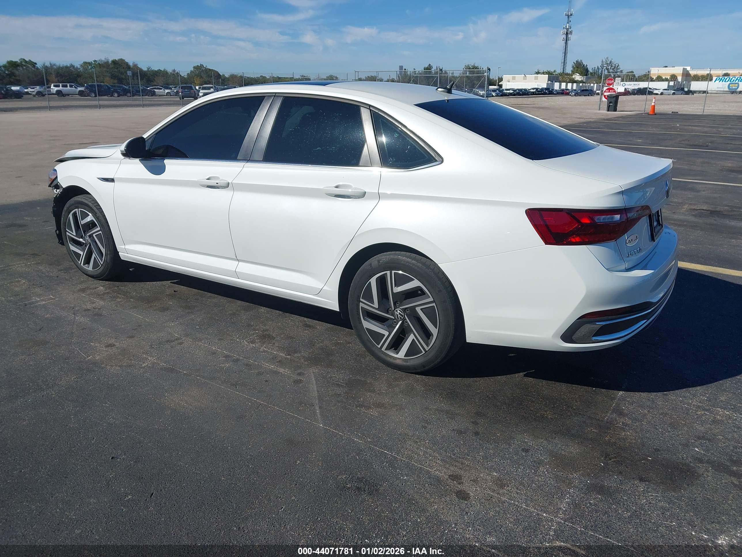 VOLKSWAGEN JETTA image 3