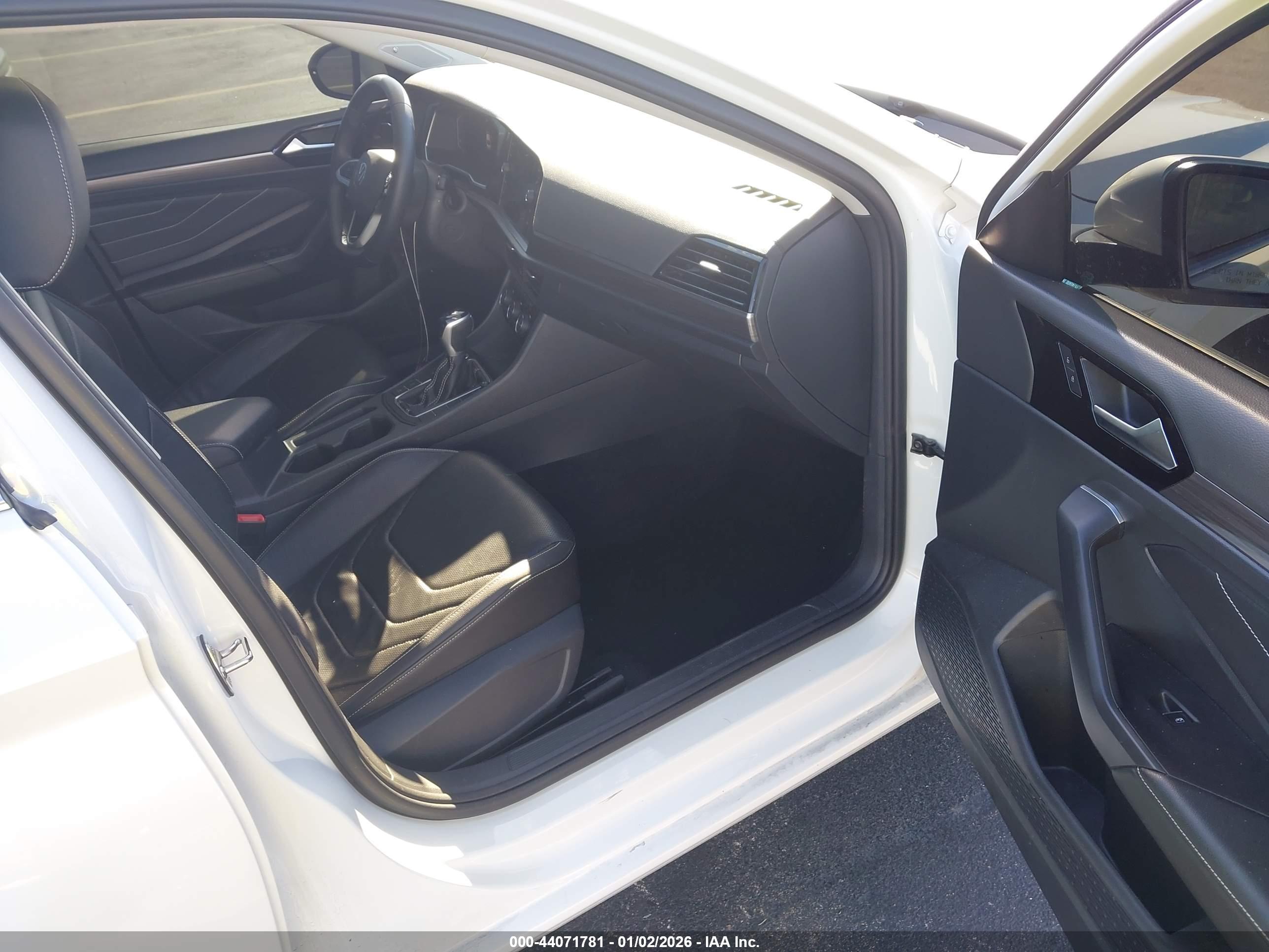 VOLKSWAGEN JETTA image 5