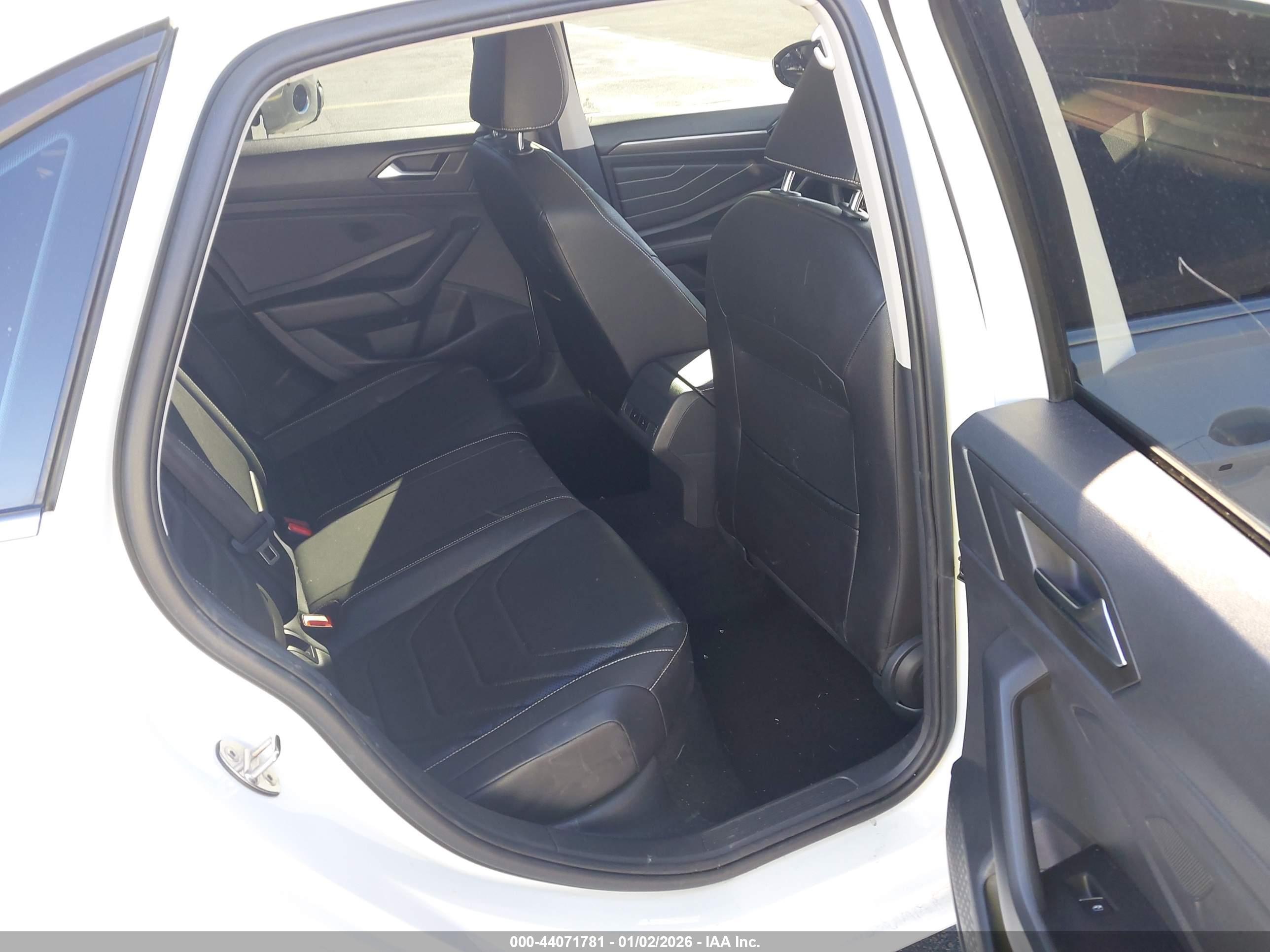 VOLKSWAGEN JETTA image 8