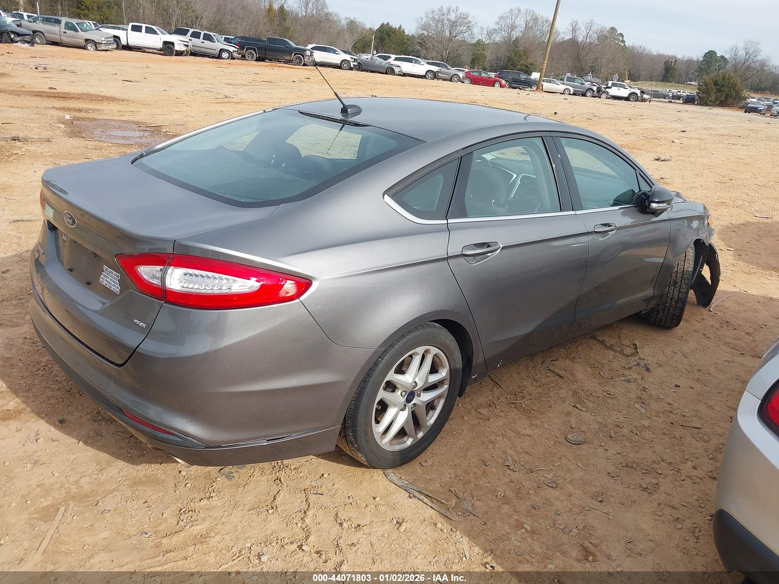 FORD FUSION image 4