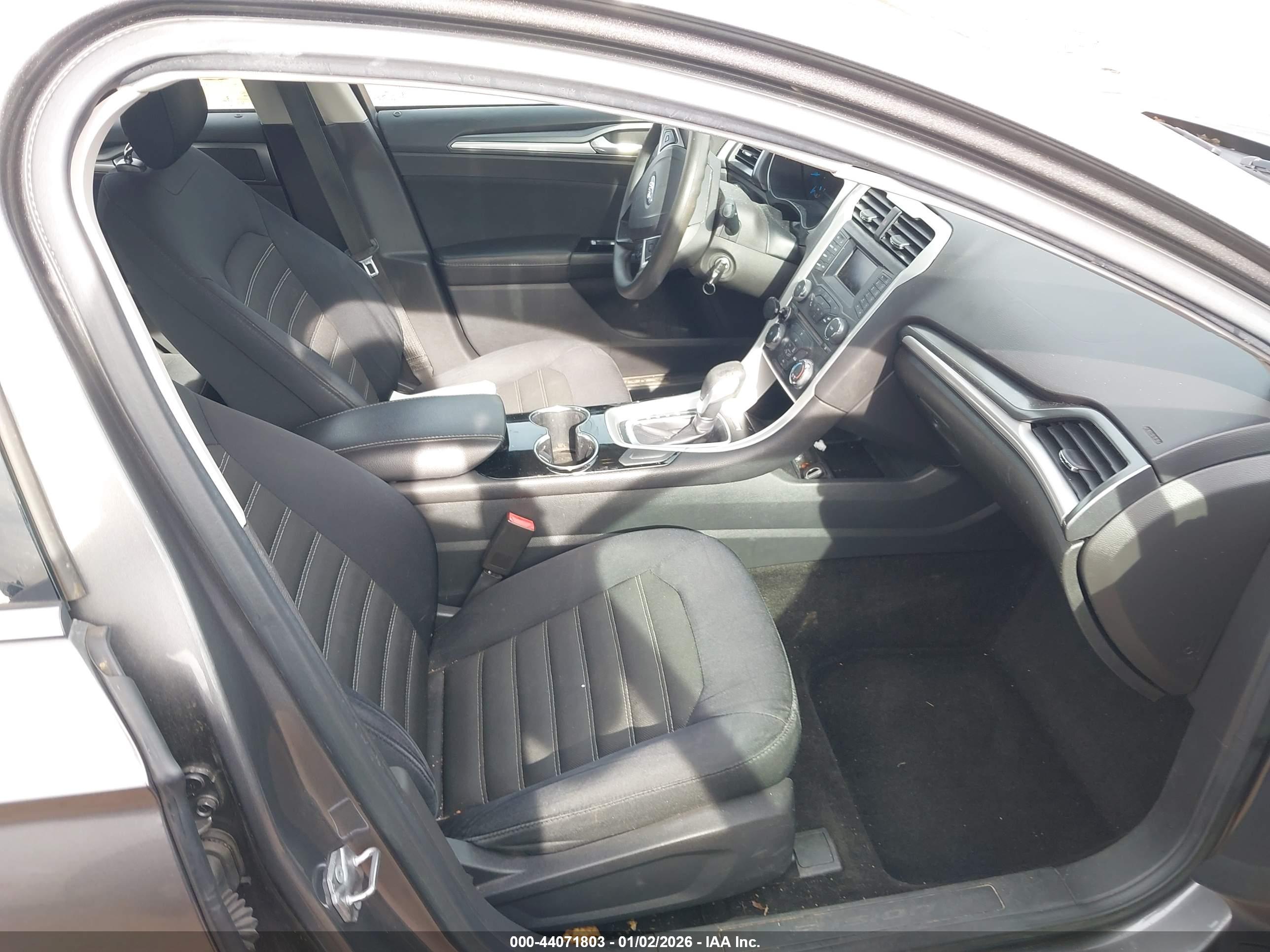 FORD FUSION image 5
