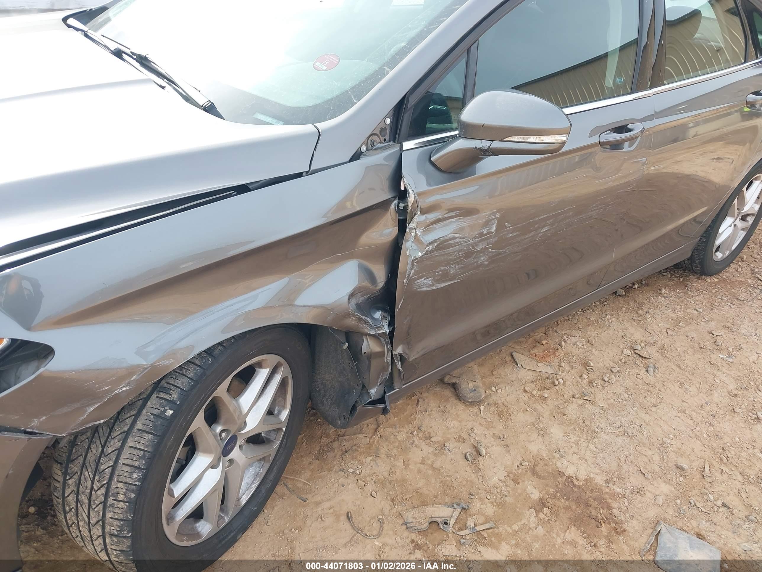 FORD FUSION image 6