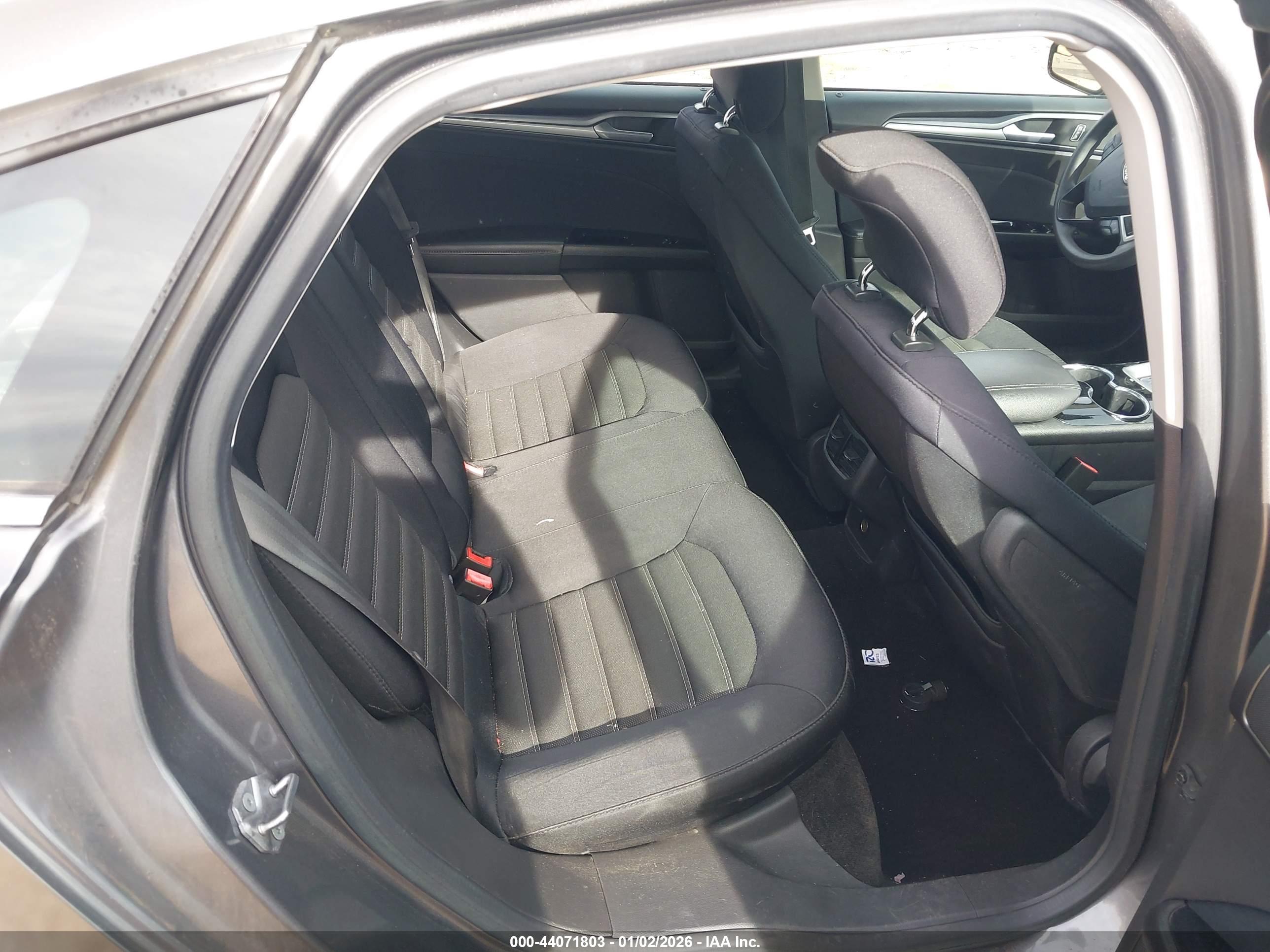 FORD FUSION image 8
