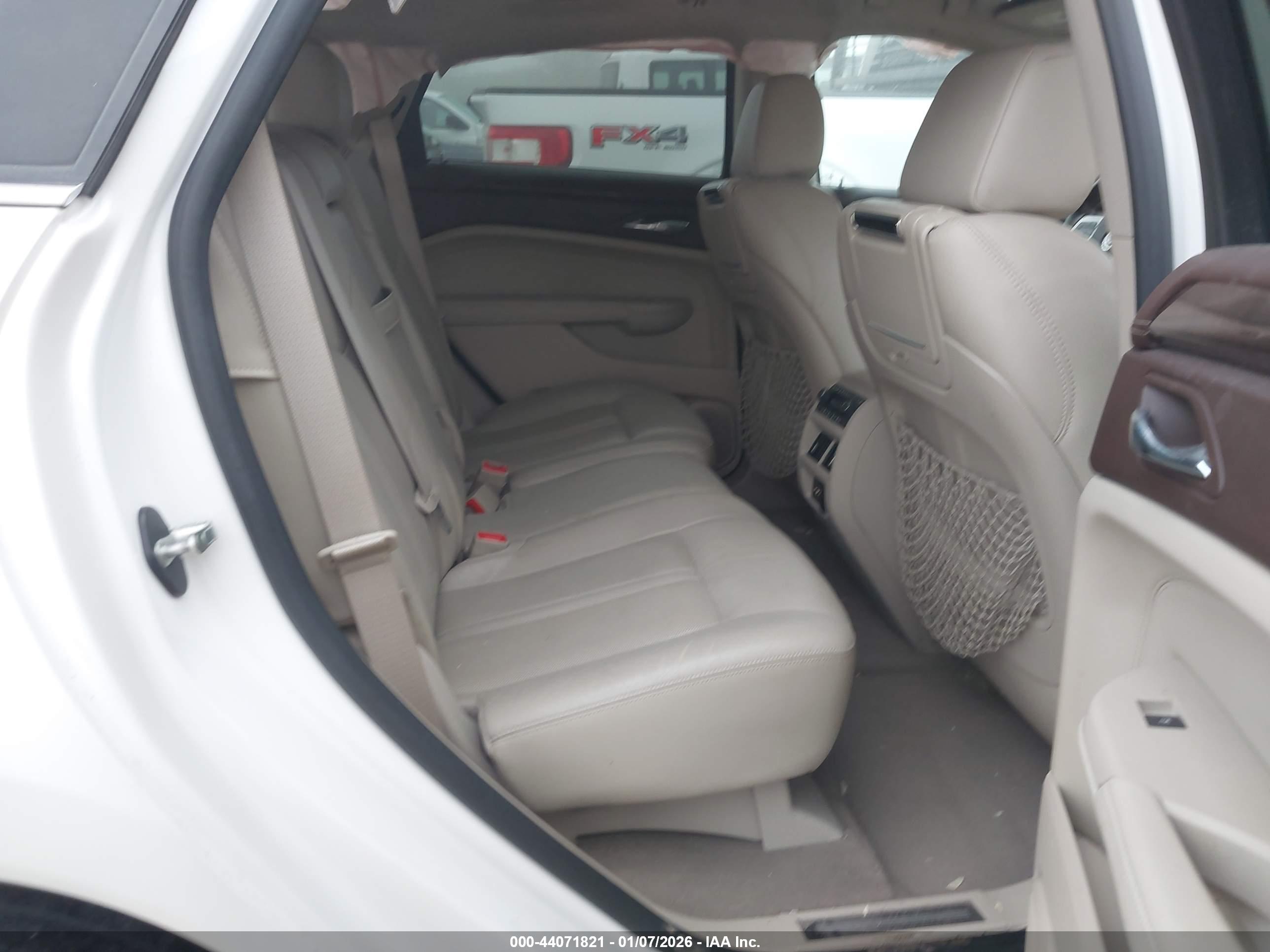 CADILLAC SRX image 8