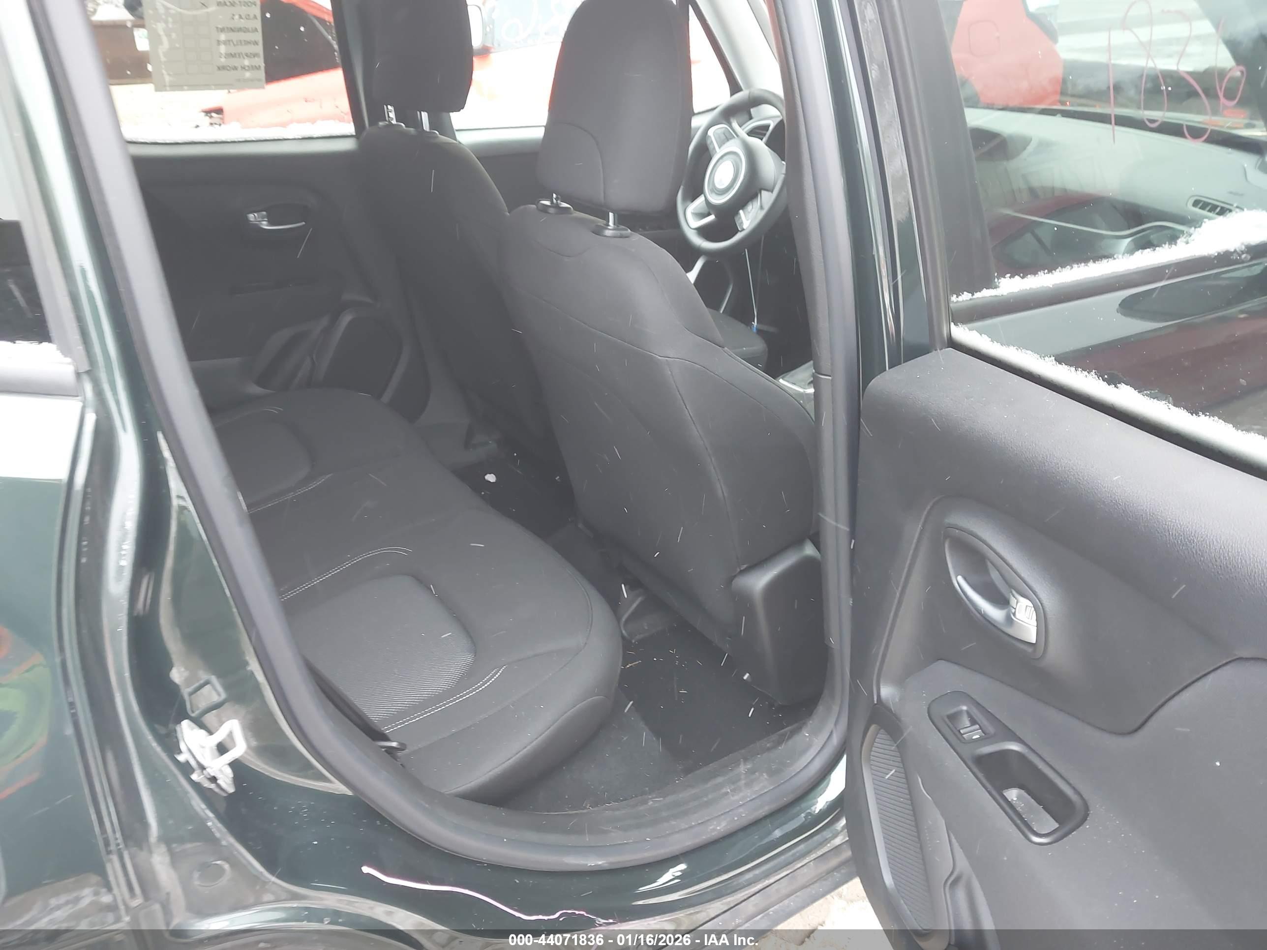 JEEP RENEGADE image 8