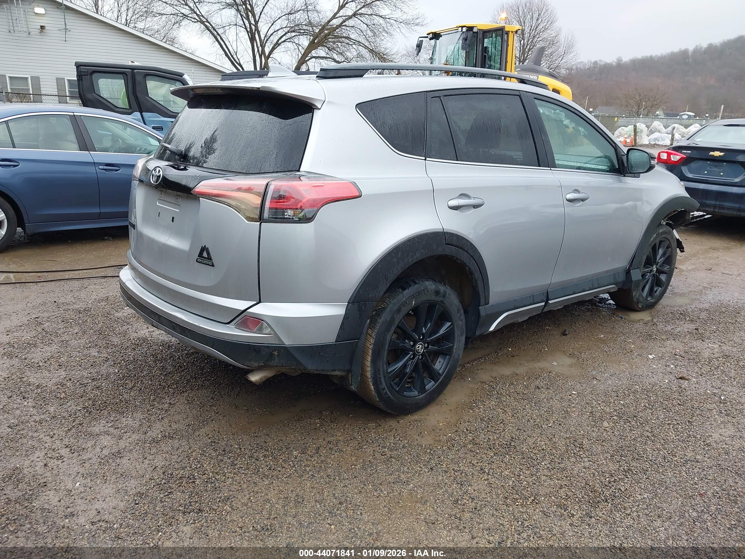 TOYOTA RAV4 image 4