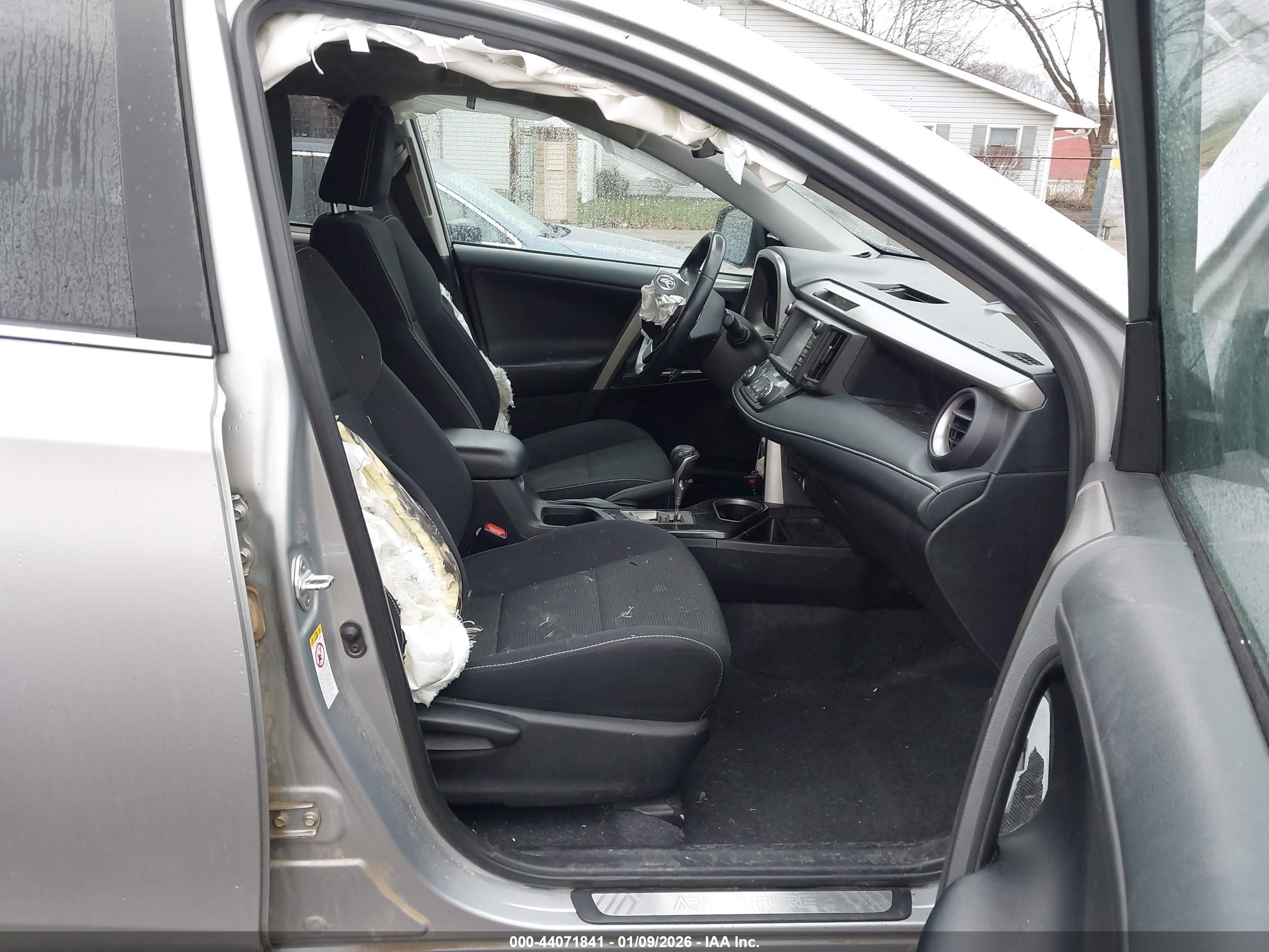 TOYOTA RAV4 image 5