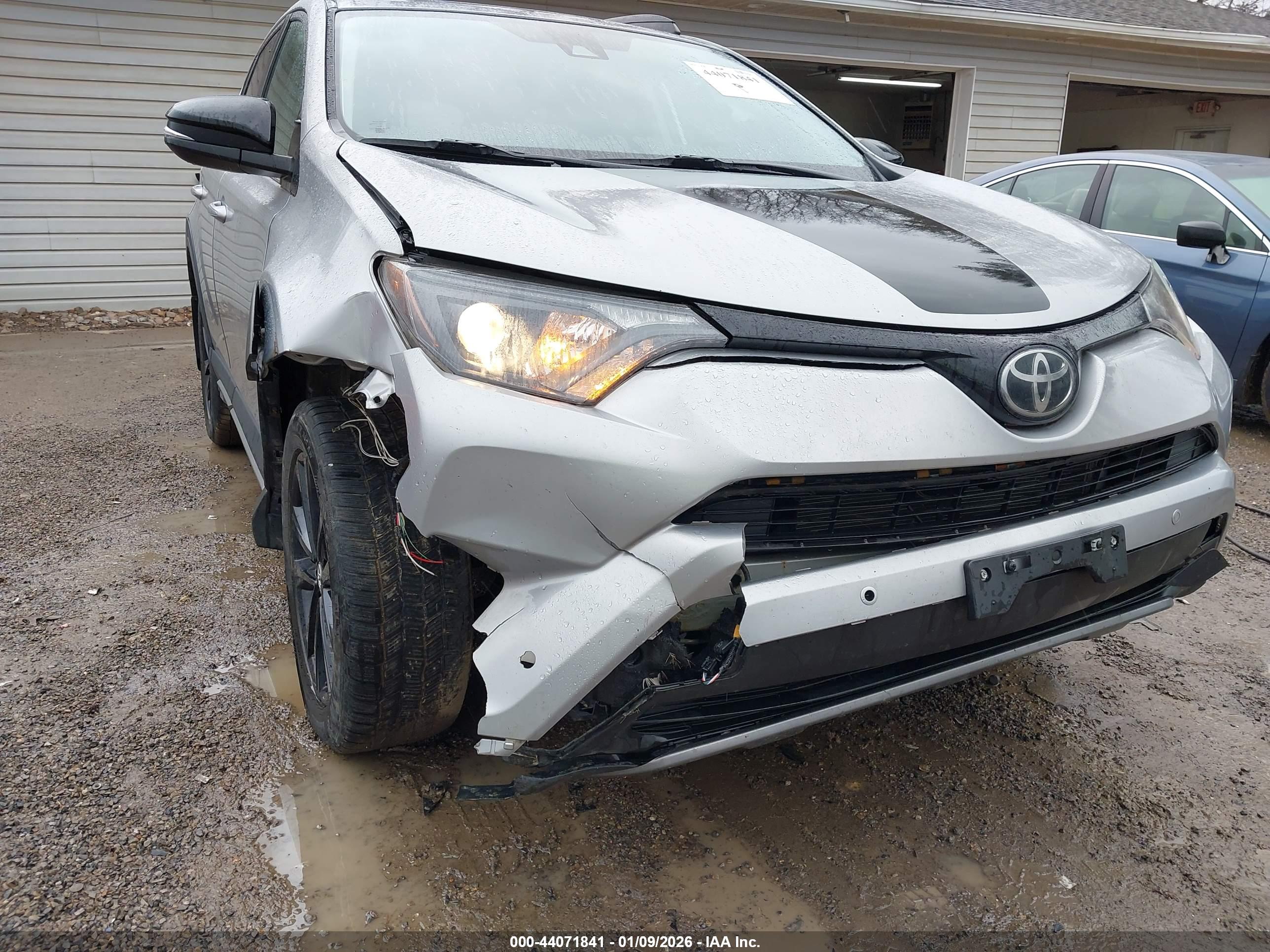 TOYOTA RAV4 image 6