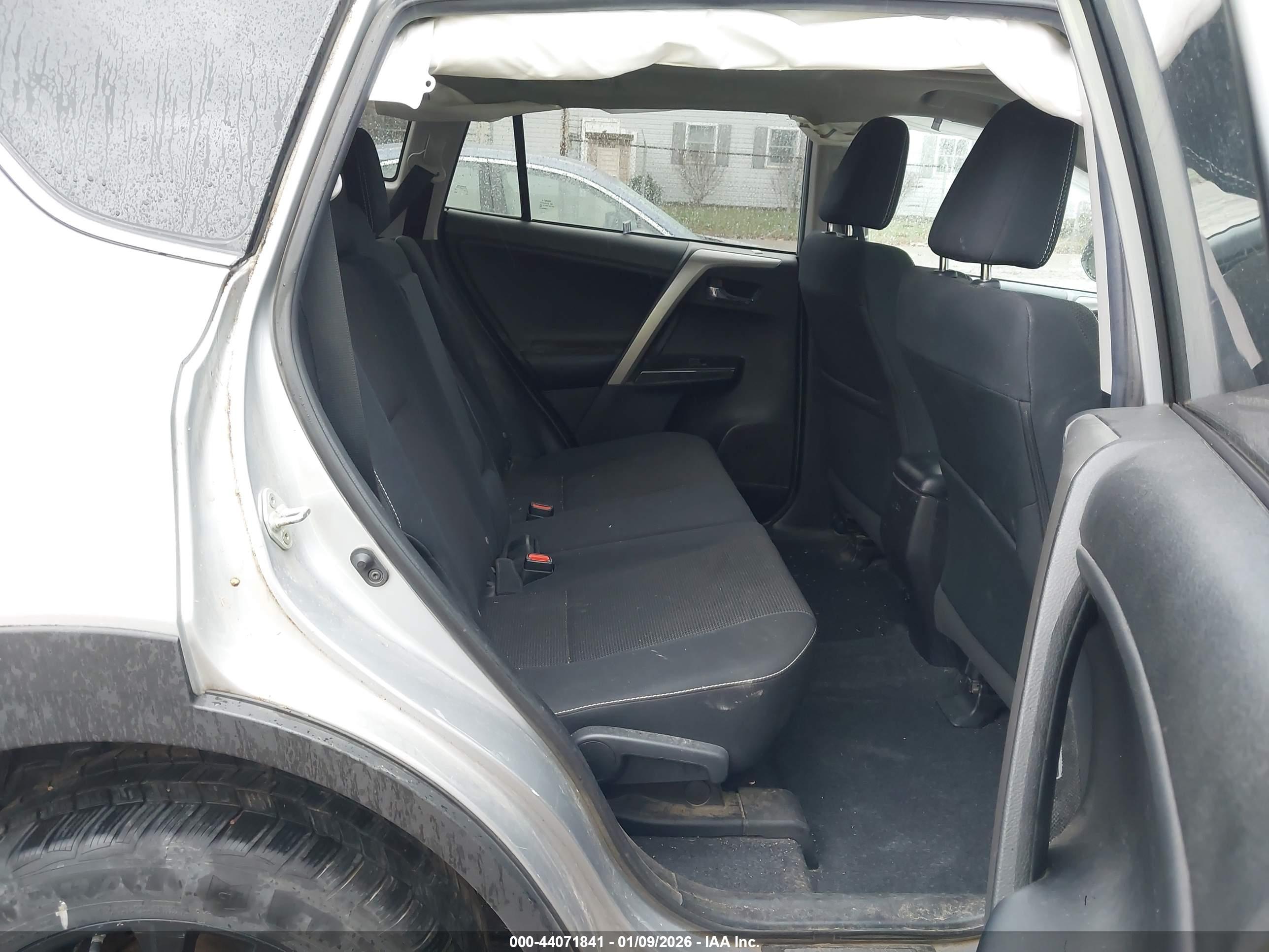TOYOTA RAV4 image 8