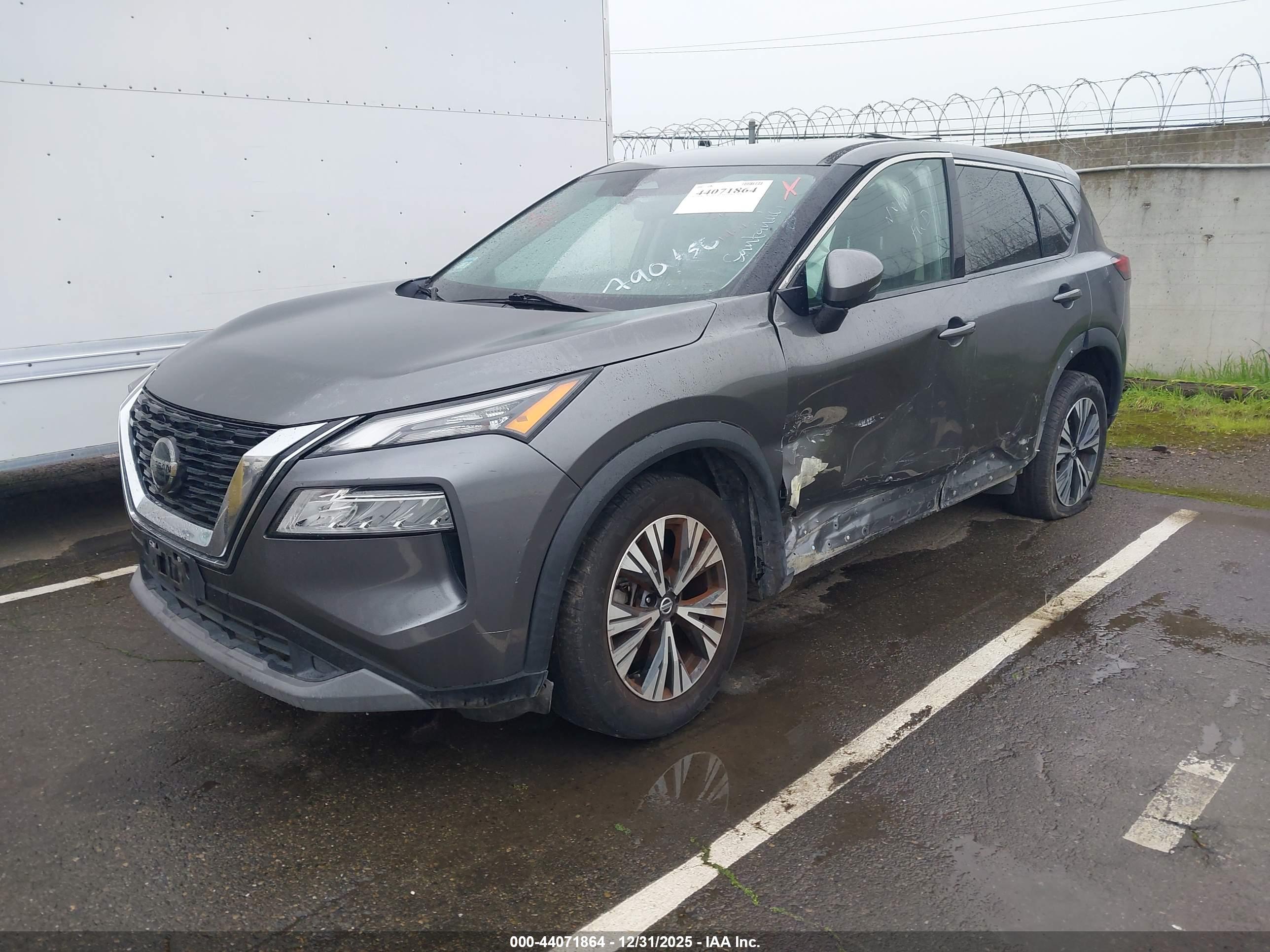 NISSAN ROGUE image 2