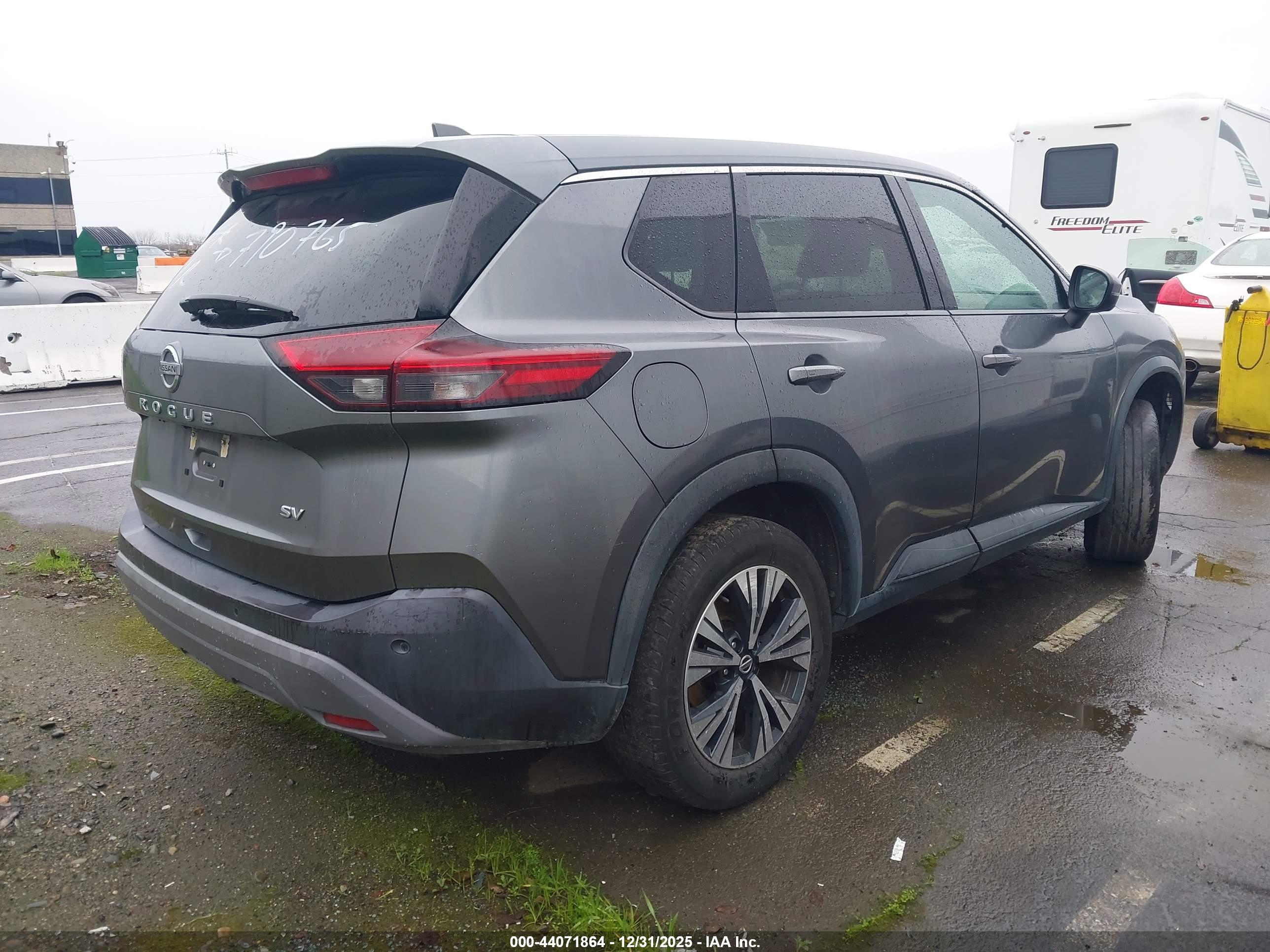 NISSAN ROGUE image 4
