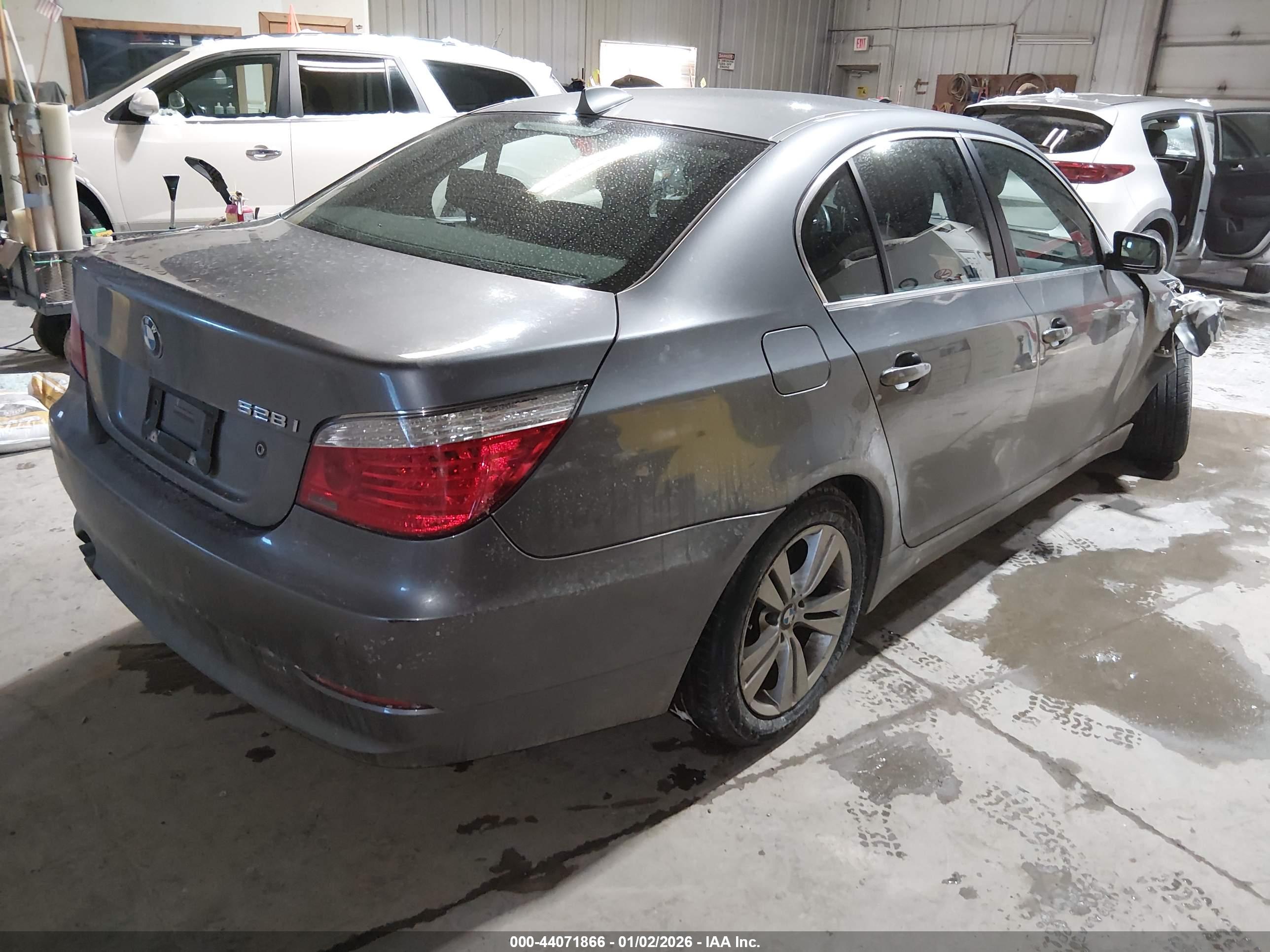 BMW 528I image 4