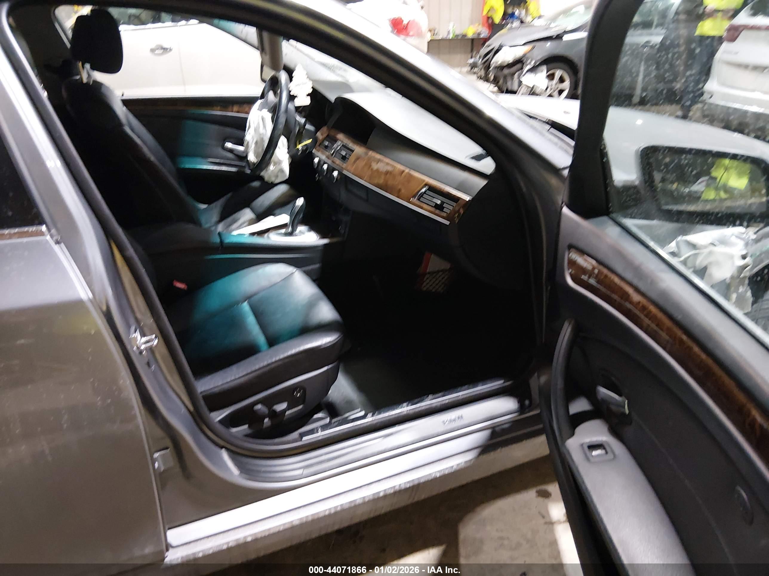 BMW 528I image 5