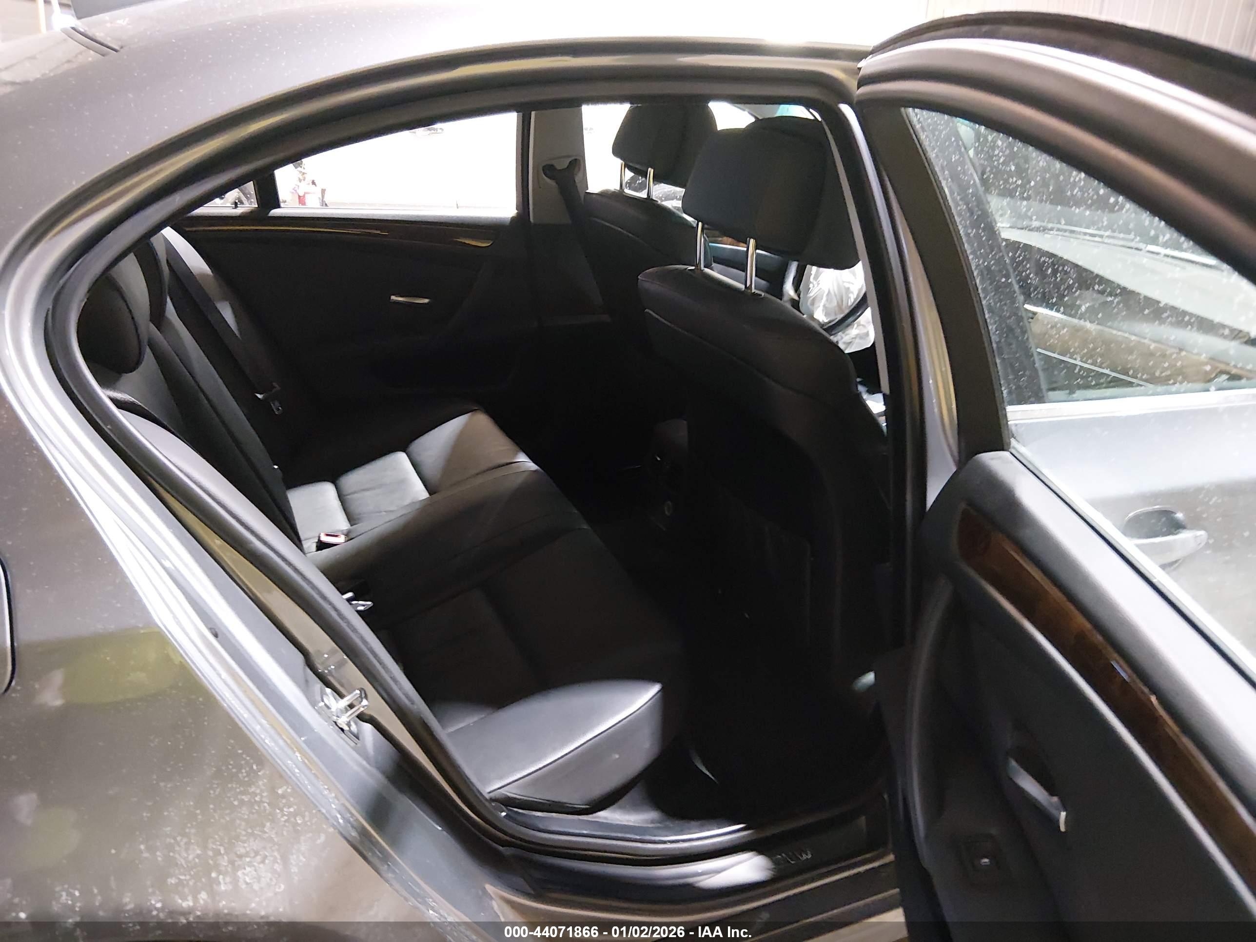 BMW 528I image 8