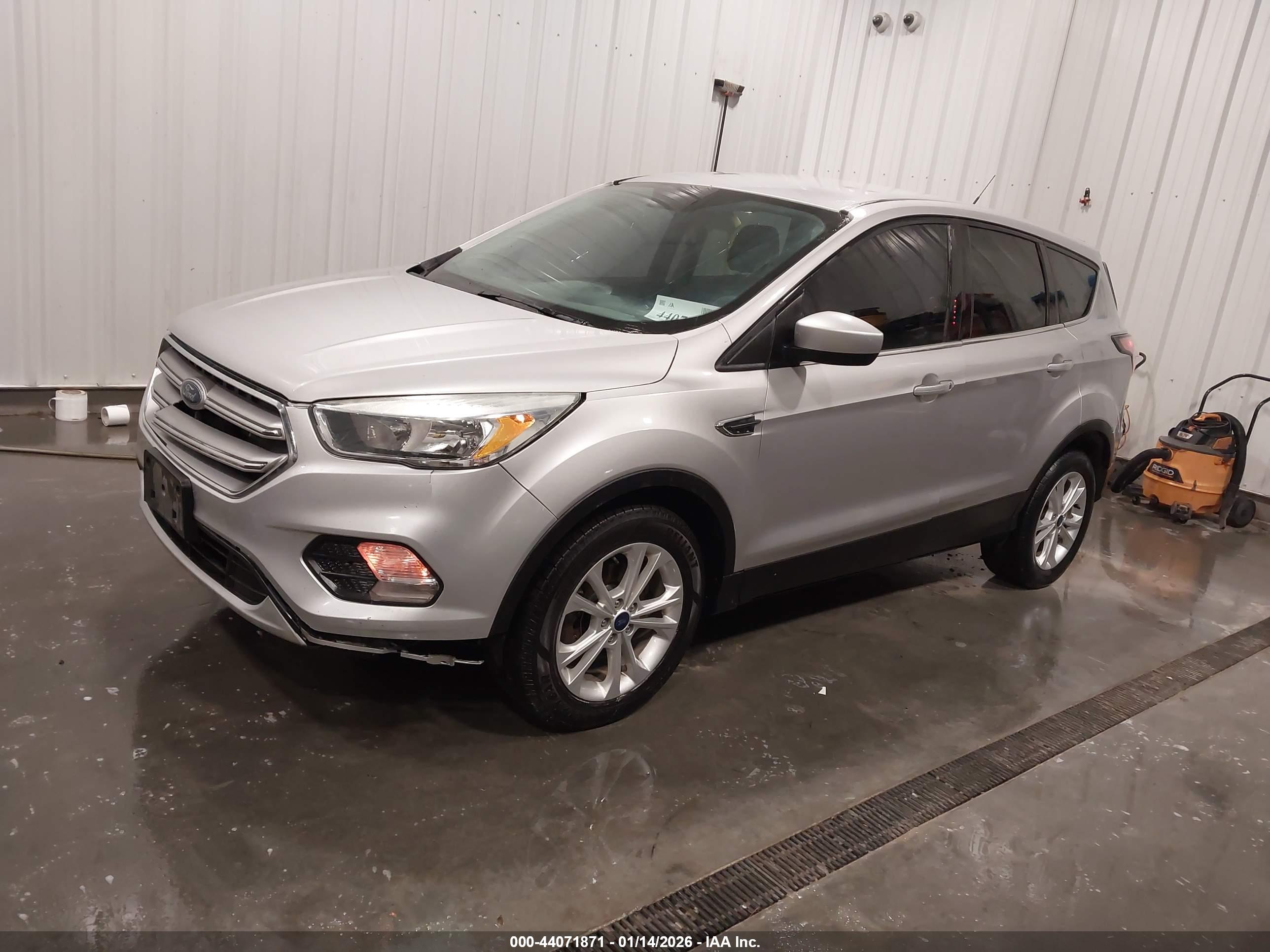 FORD ESCAPE image 2