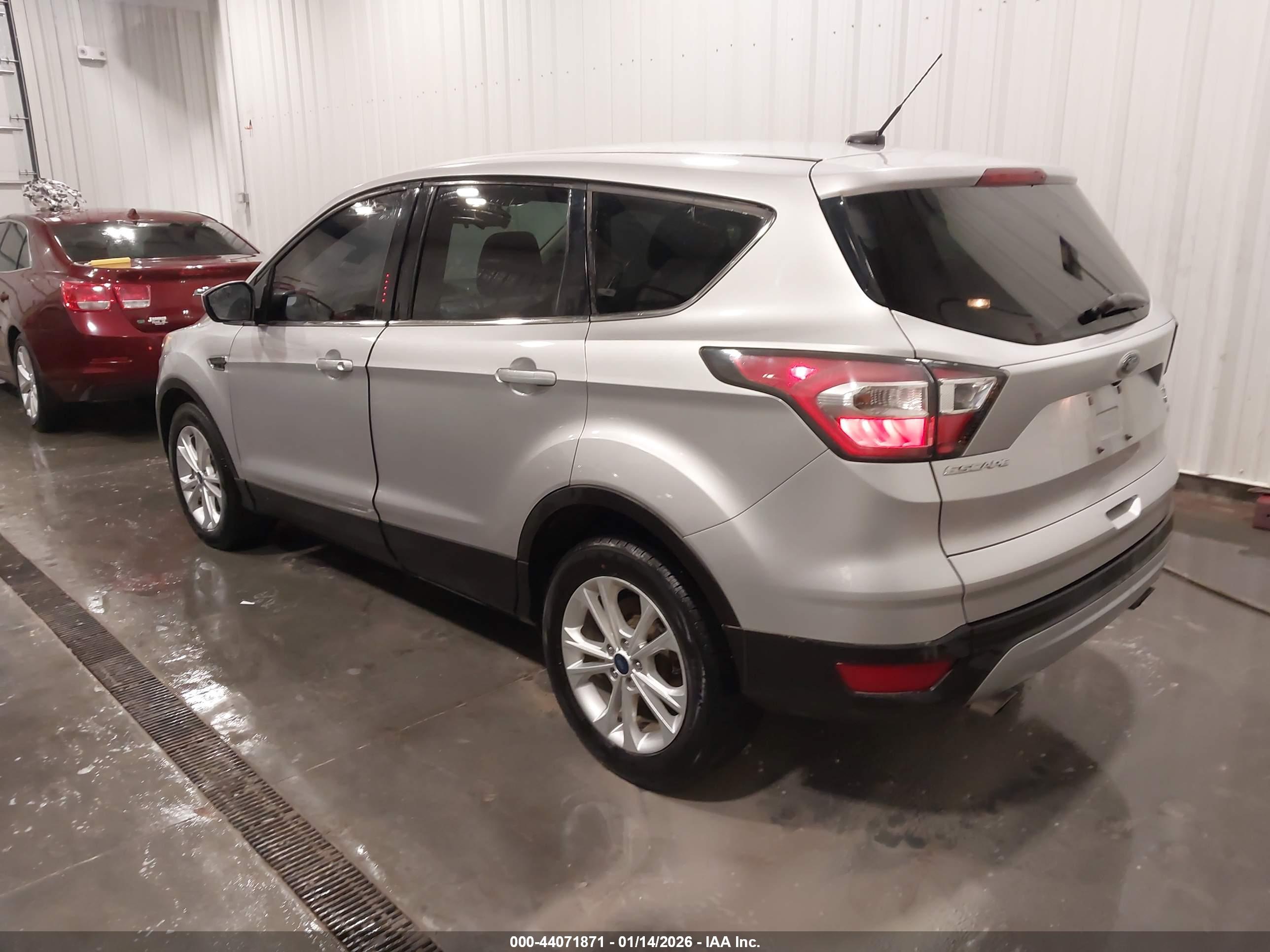 FORD ESCAPE image 3