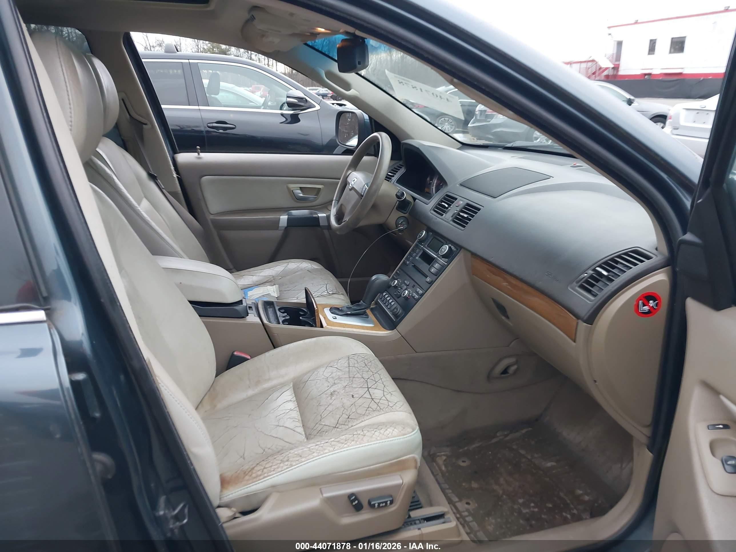 VOLVO XC90 image 5