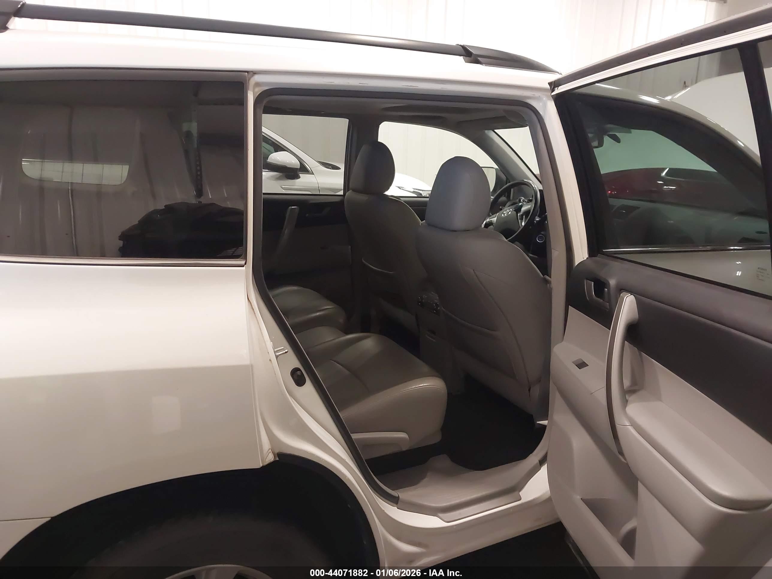 TOYOTA HIGHLANDER image 8