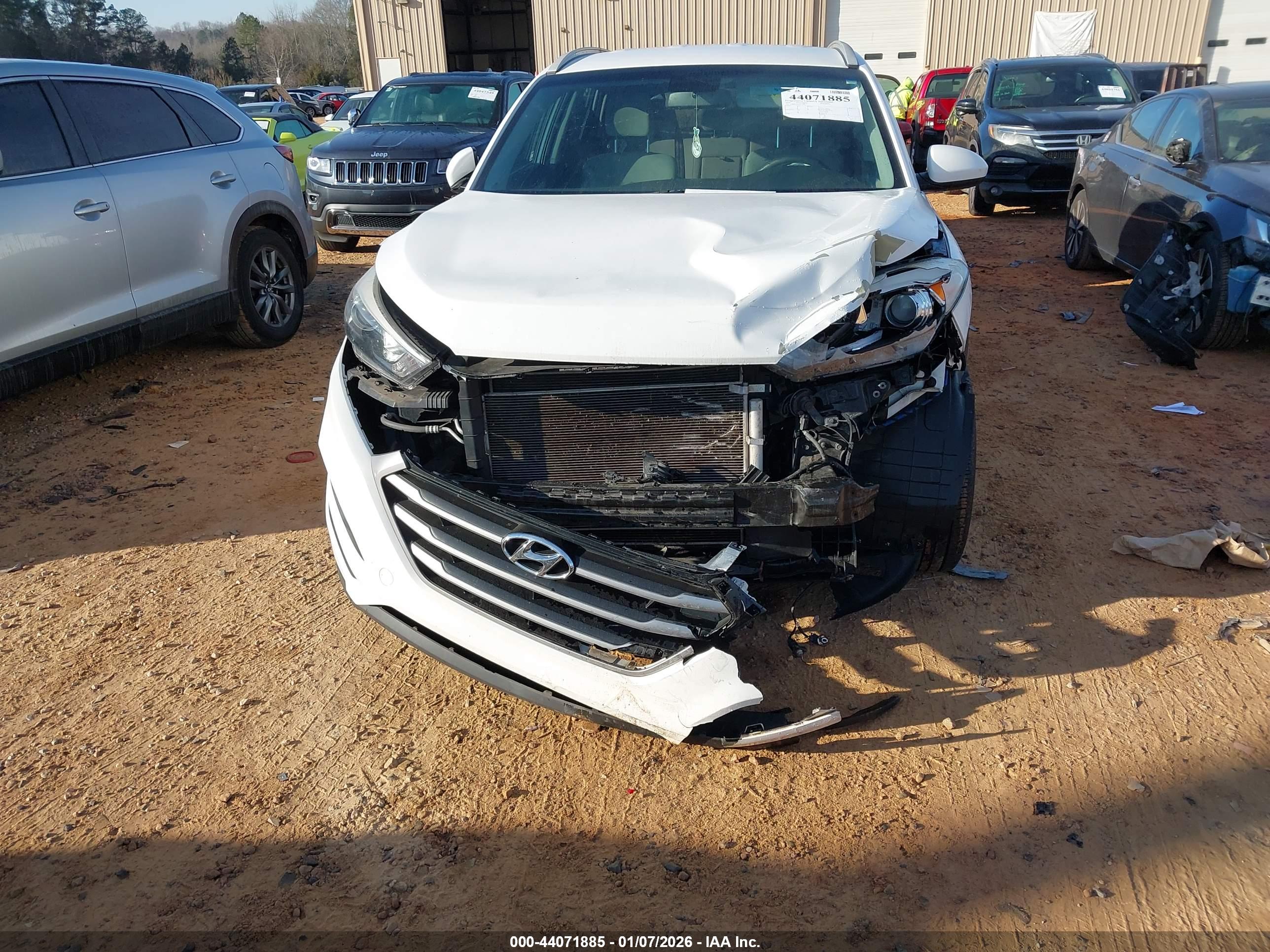 HYUNDAI TUCSON image 6