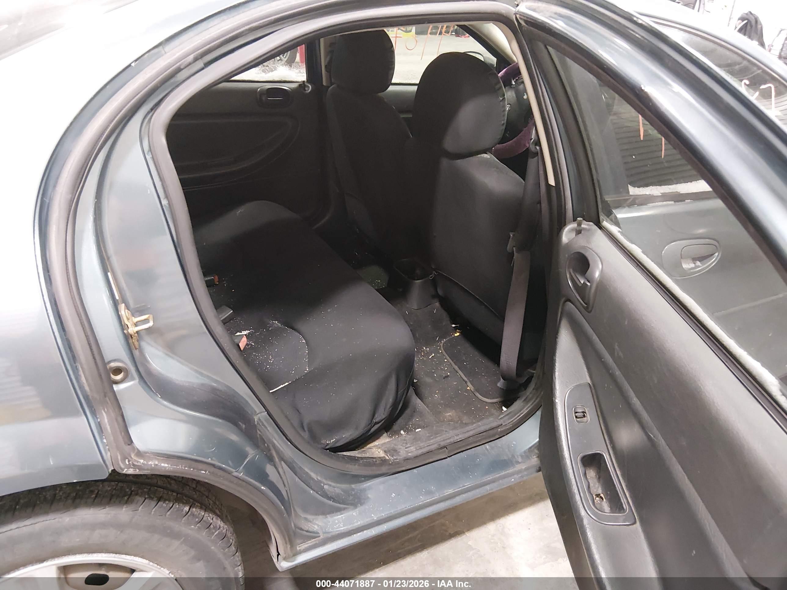 DODGE STRATUS image 8