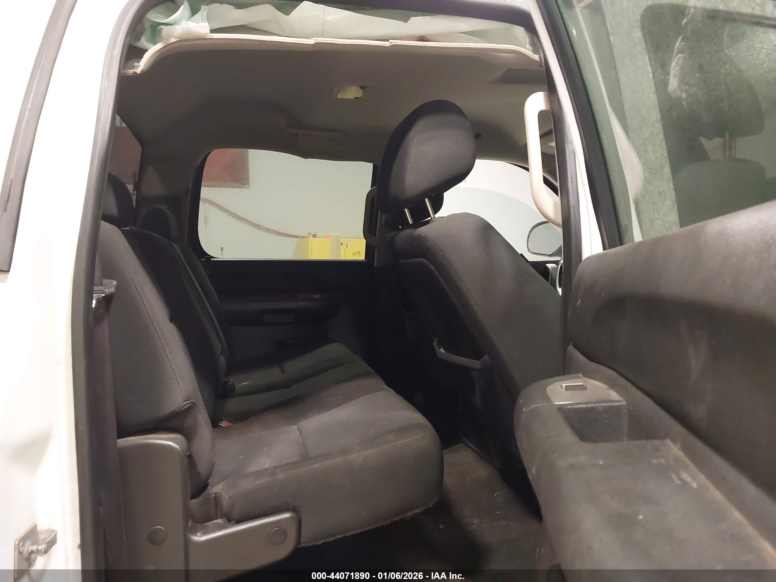 CHEVROLET SILVERADO image 8