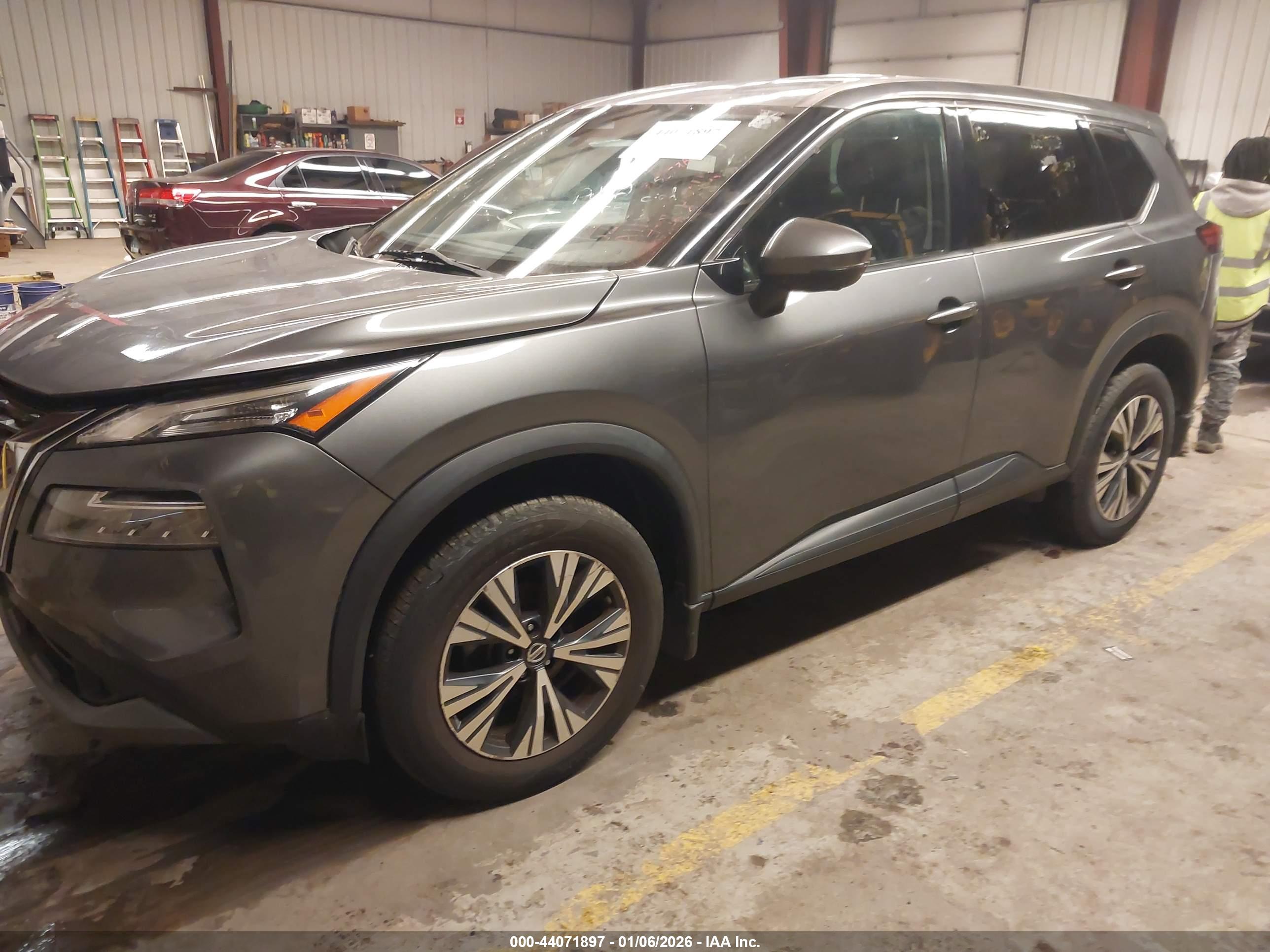 NISSAN ROGUE image 2