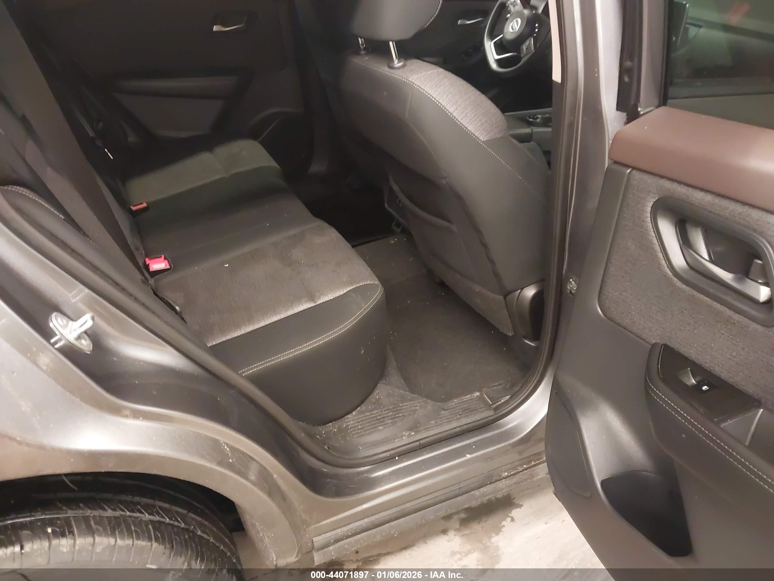 NISSAN ROGUE image 8