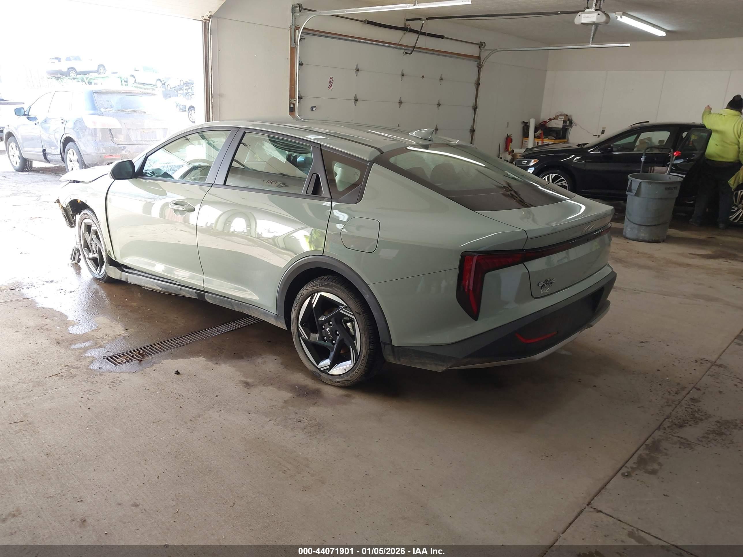 KIA K4 image 3