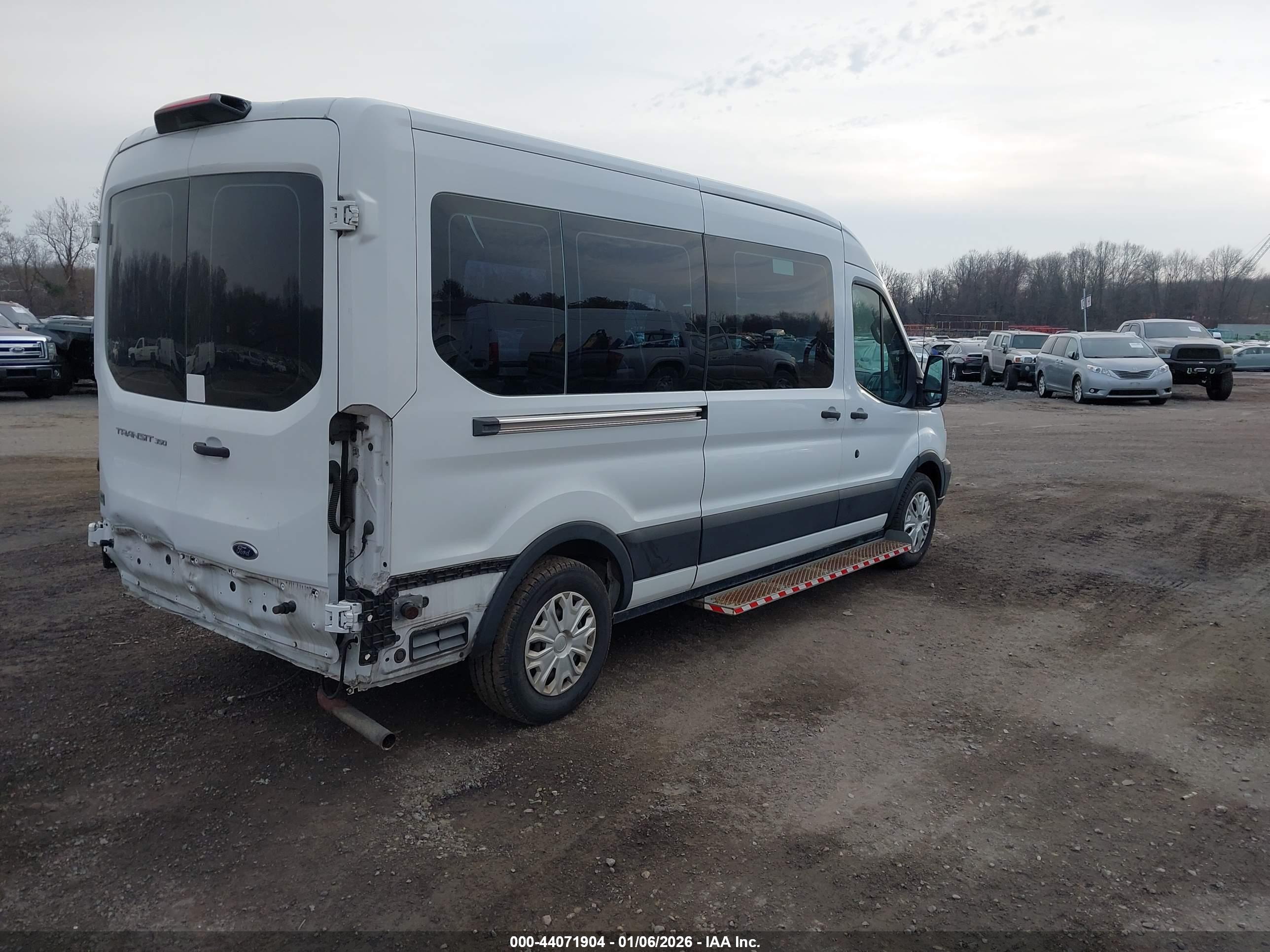FORD TRANSIT-350 image 4