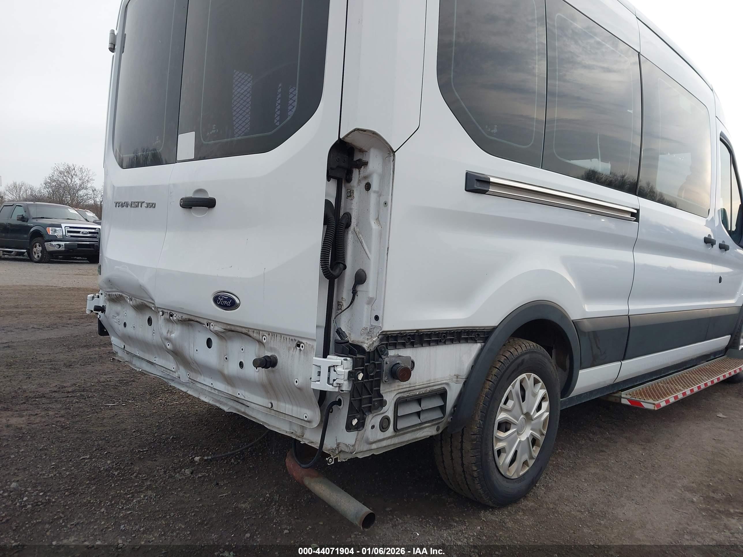 FORD TRANSIT-350 image 6