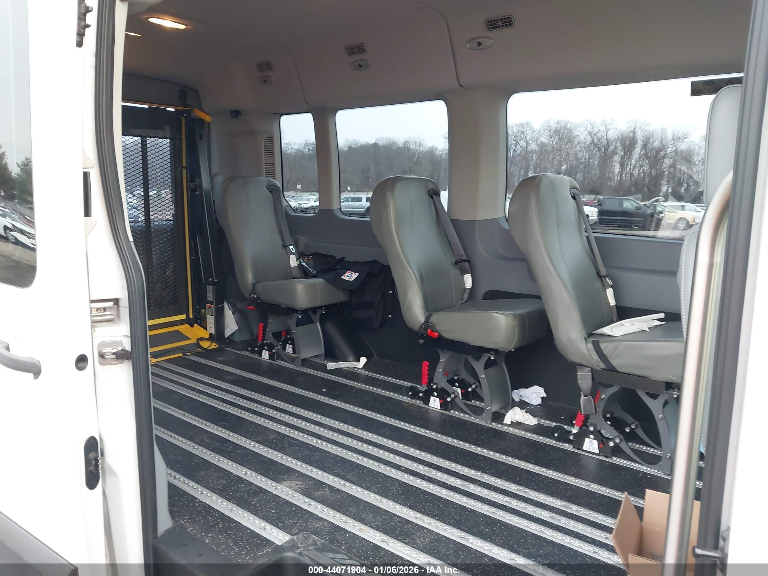 FORD TRANSIT-350 image 8