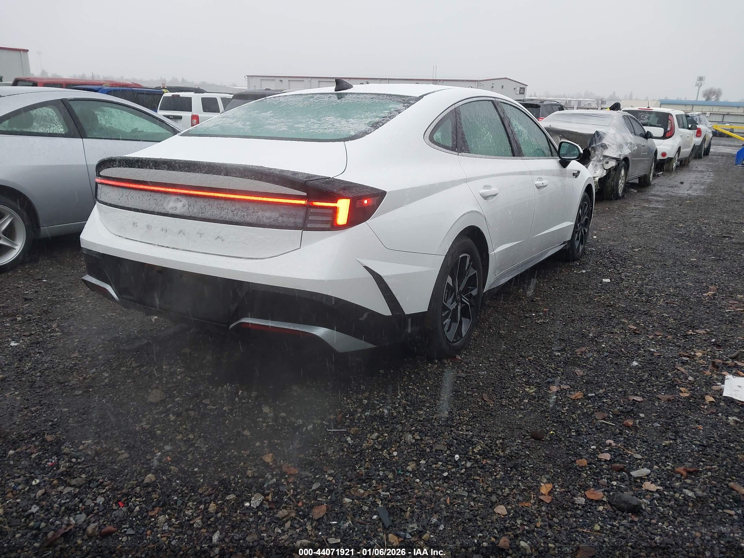 HYUNDAI SONATA image 4