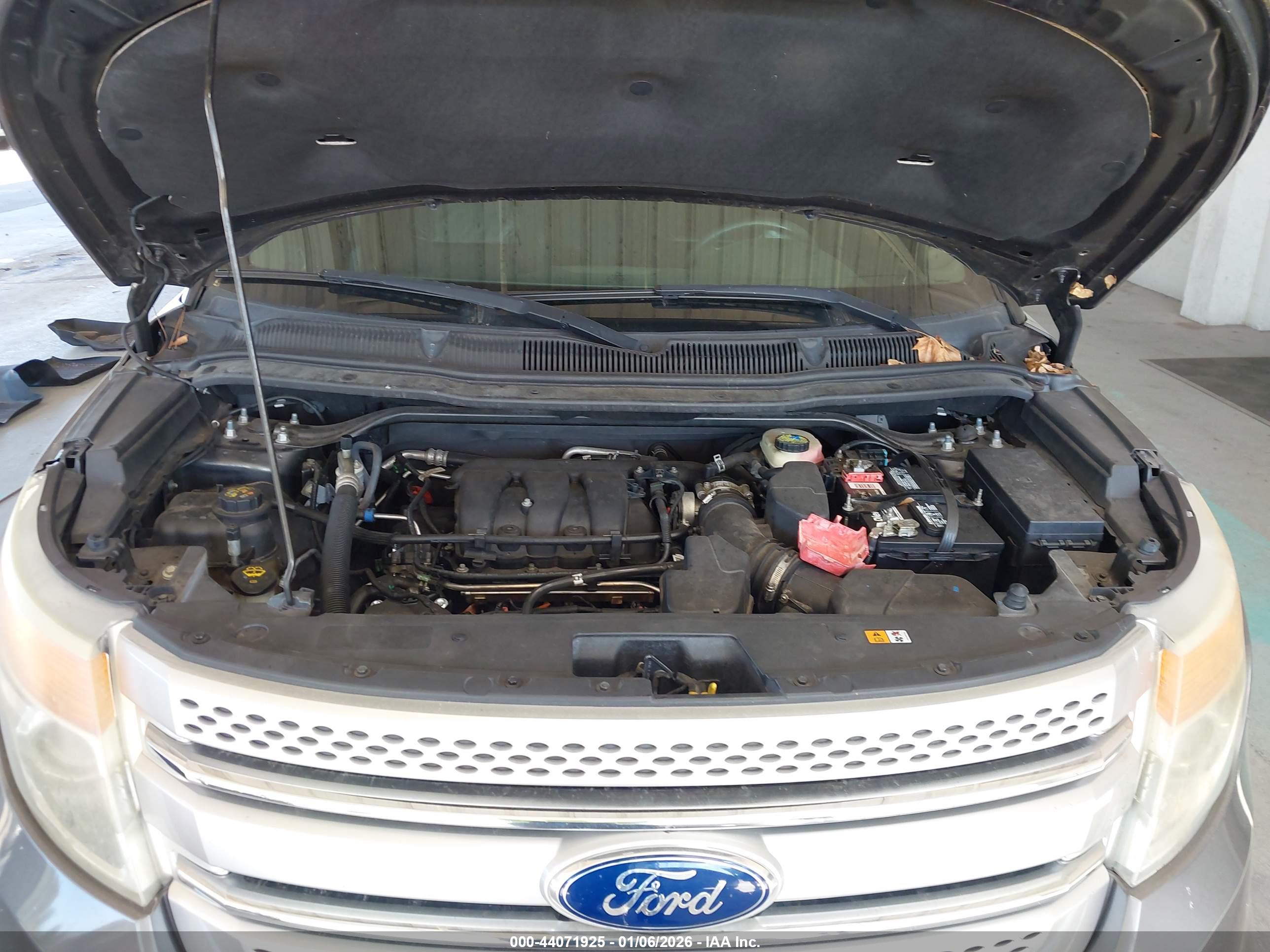 FORD EXPLORER image 10
